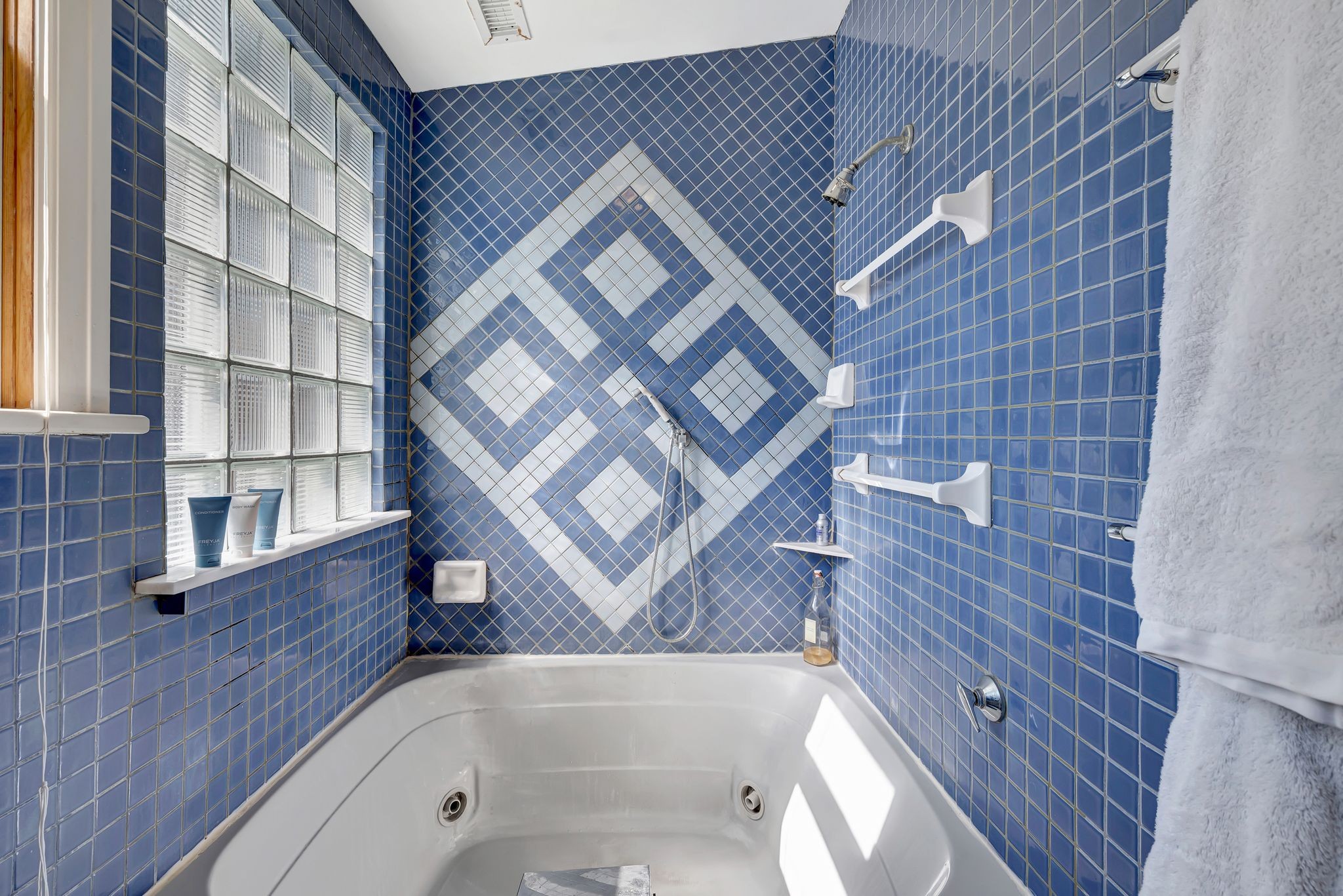 3605 Meadowbrook Ave