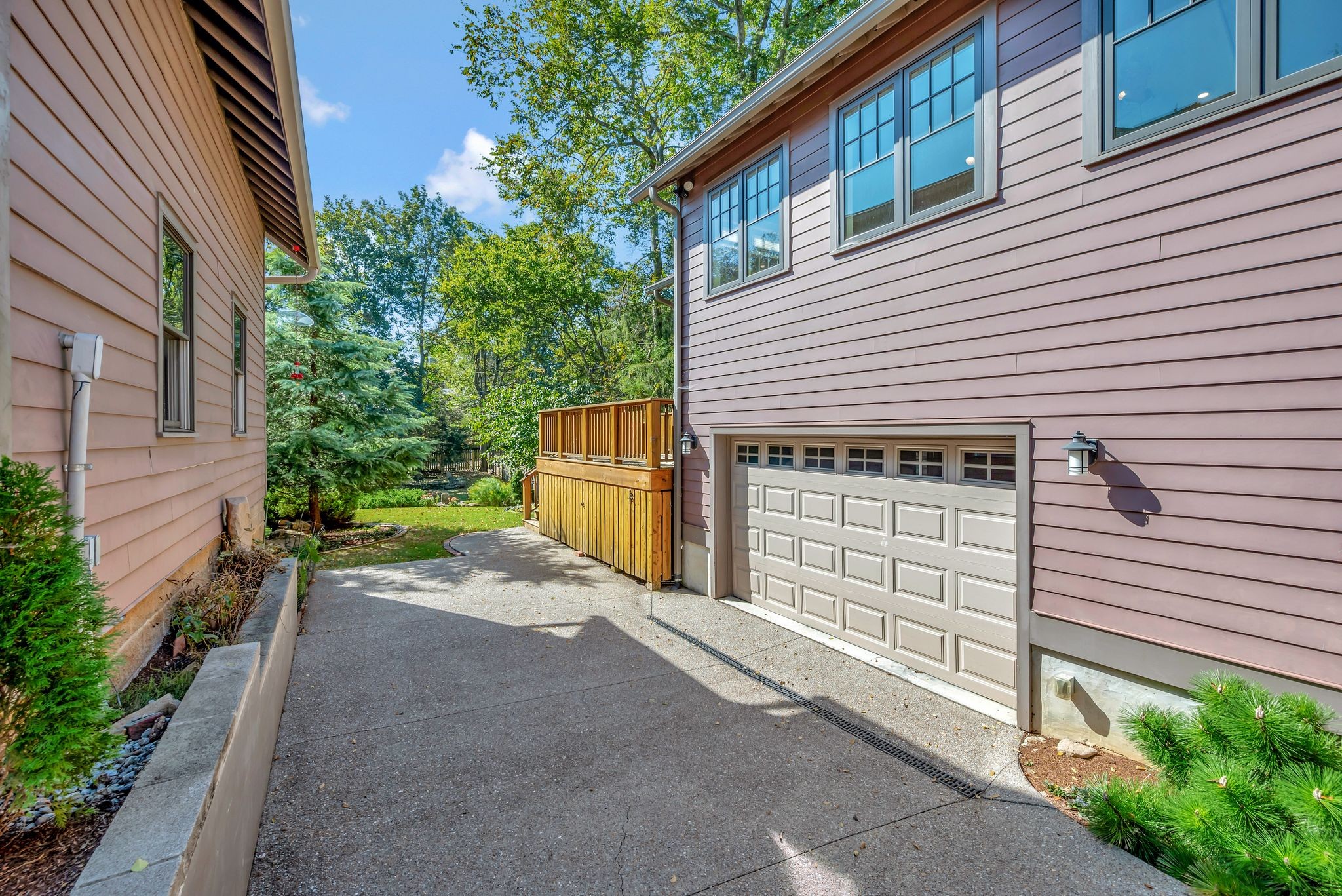 3605 Meadowbrook Ave