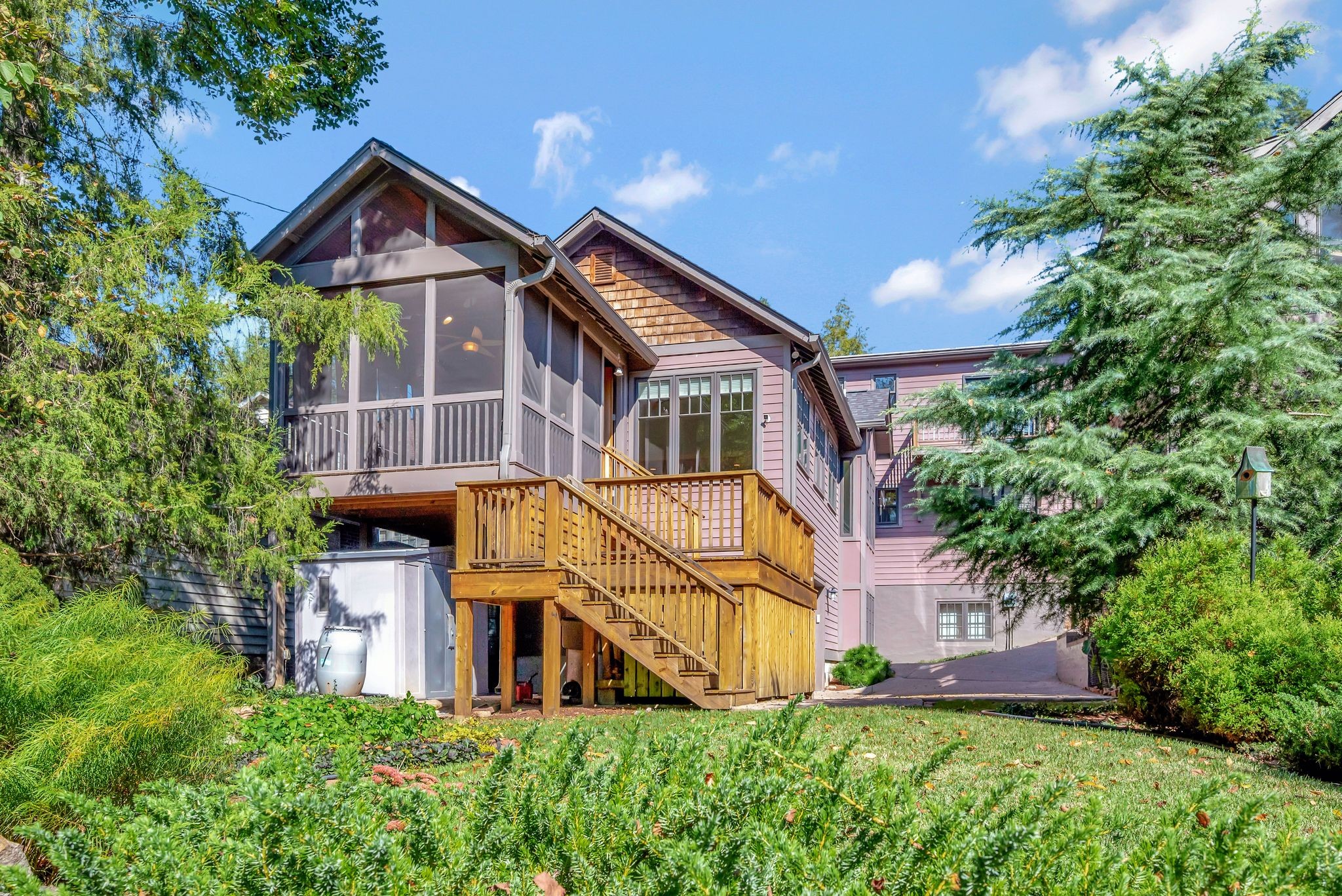 3605 Meadowbrook Ave