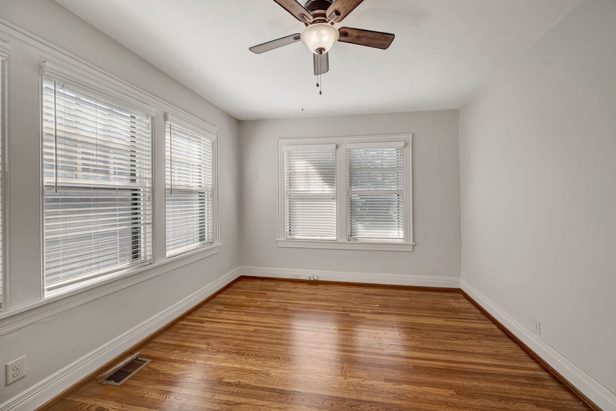 3605 Meadowbrook Ave