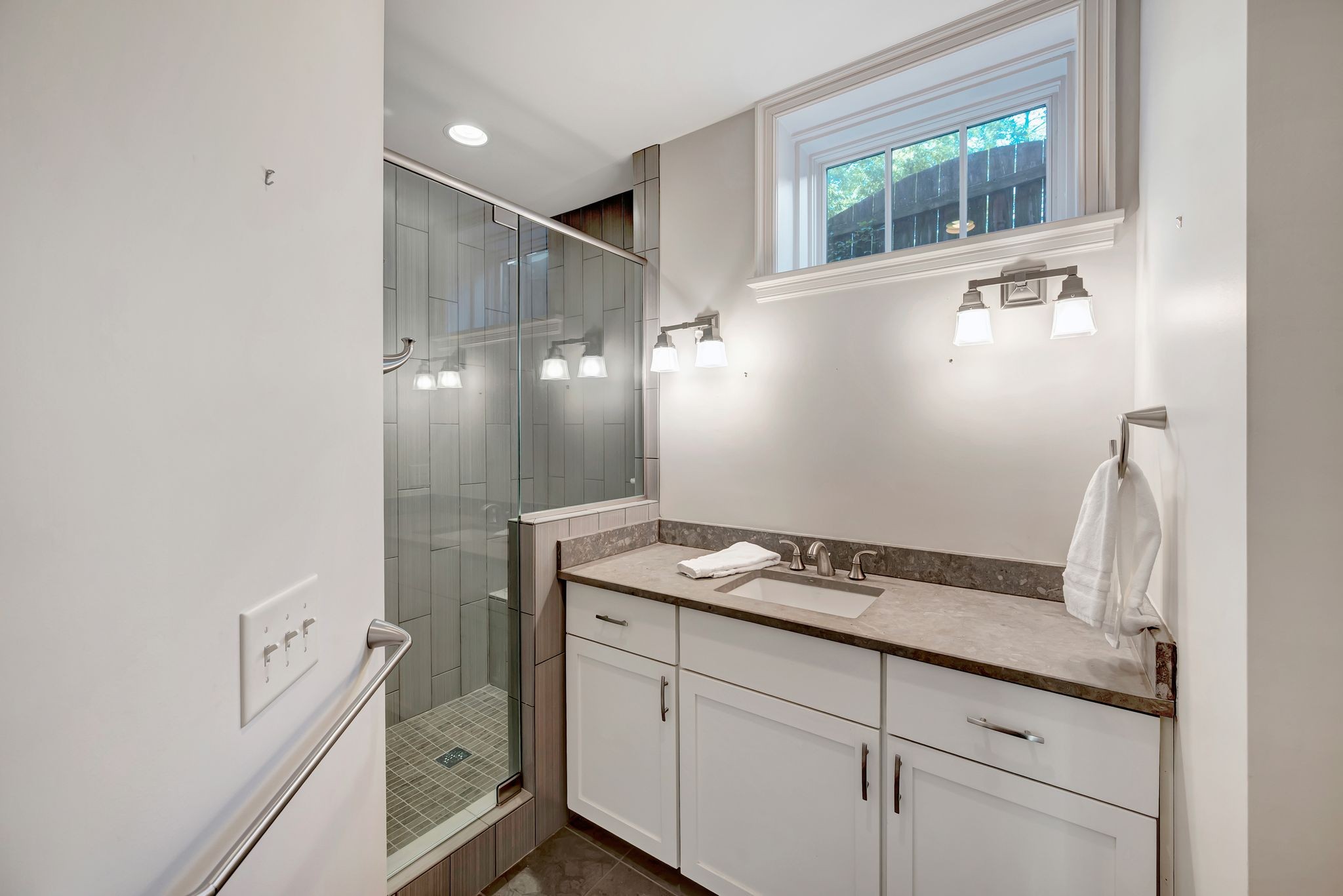 3605 Meadowbrook Ave