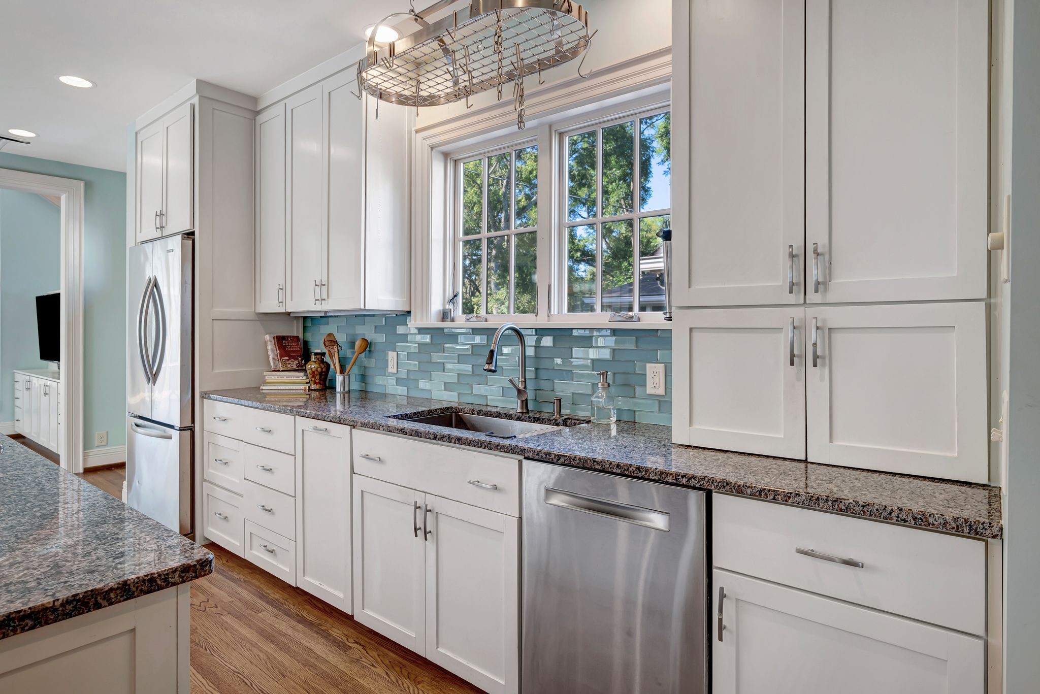 3605 Meadowbrook Ave