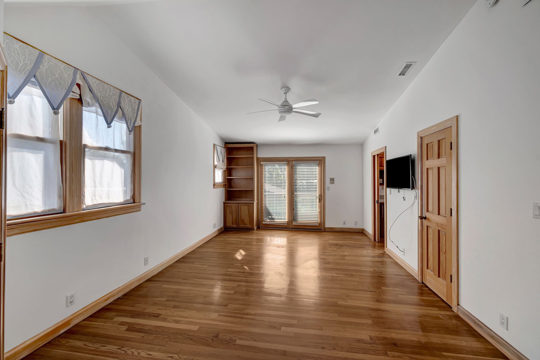 3605 Meadowbrook Ave