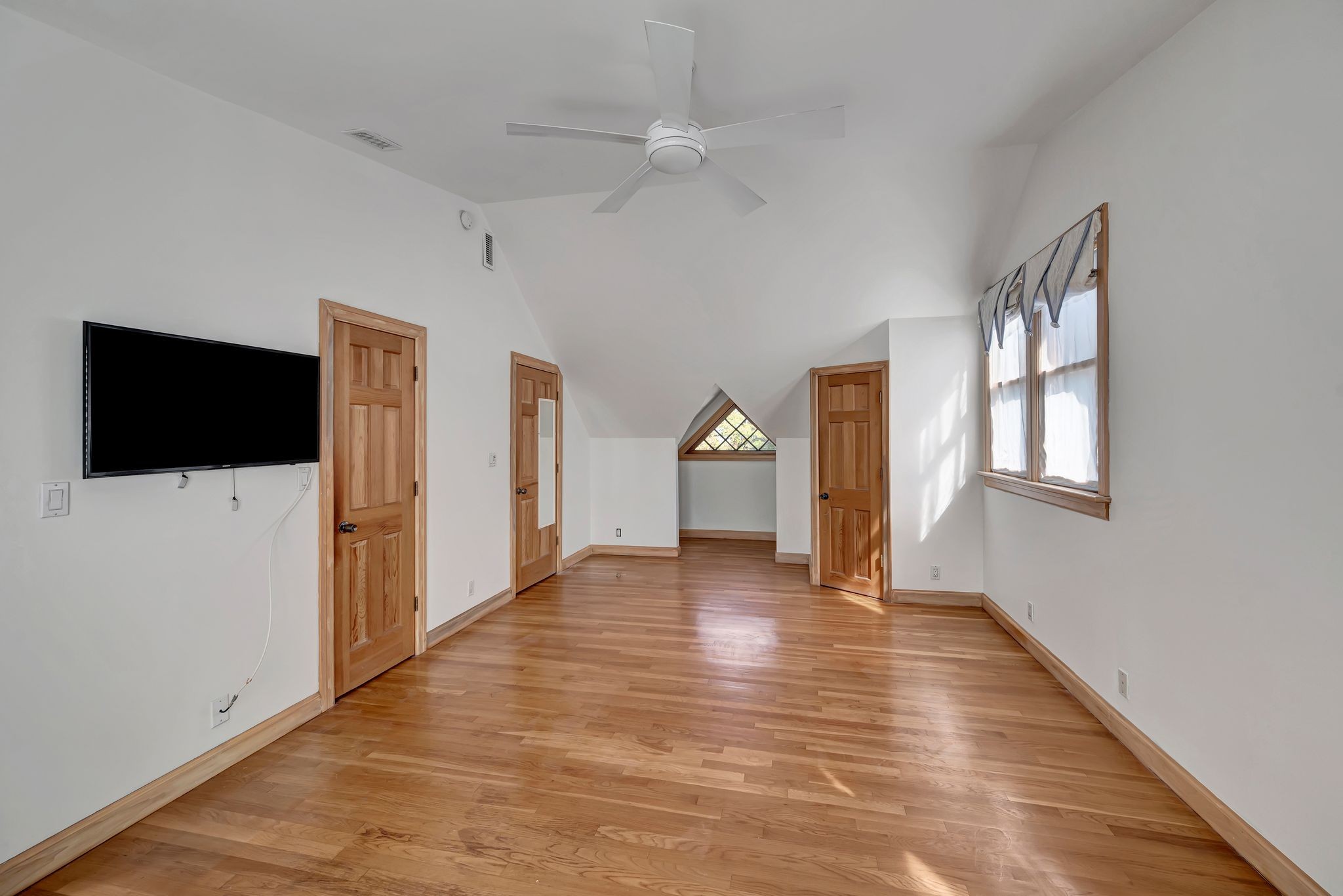 3605 Meadowbrook Ave