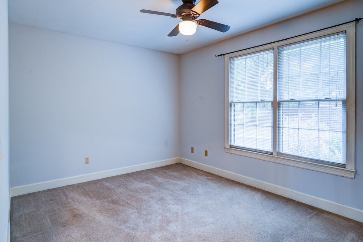 60 Ravenwood Hills Cir