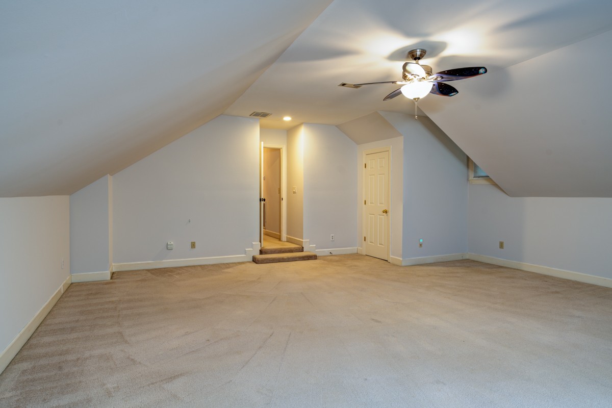 60 Ravenwood Hills Cir