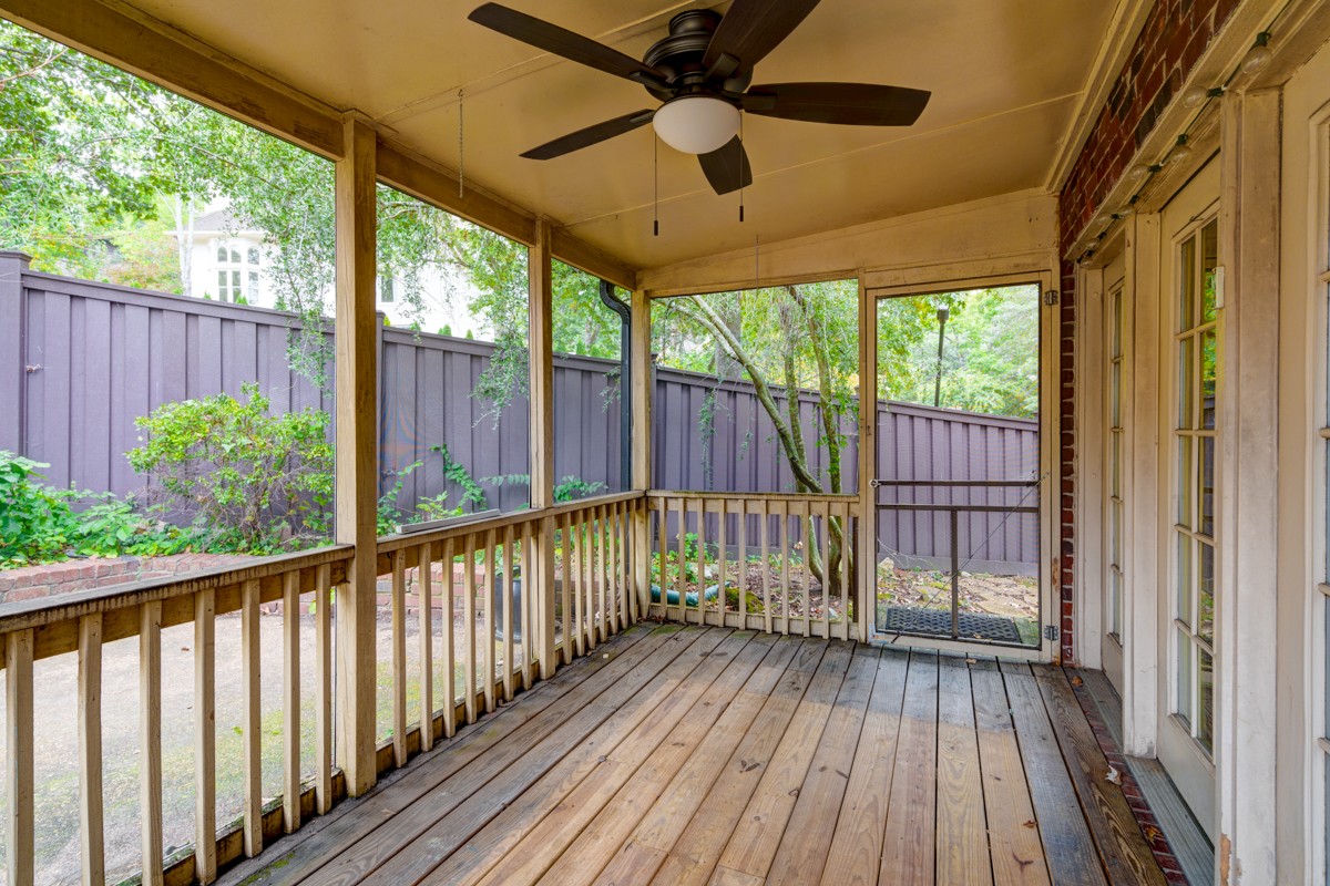 60 Ravenwood Hills Cir