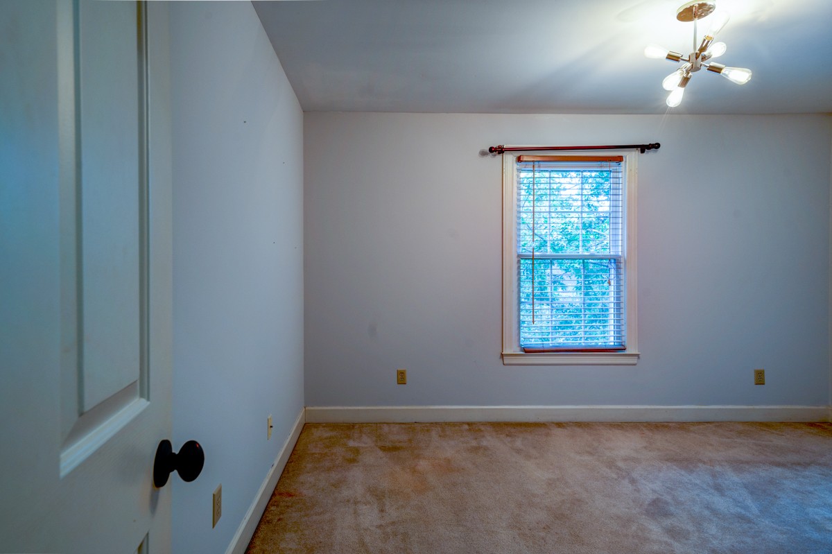 60 Ravenwood Hills Cir