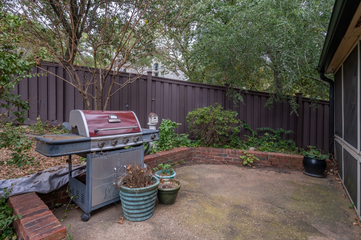 60 Ravenwood Hills Cir