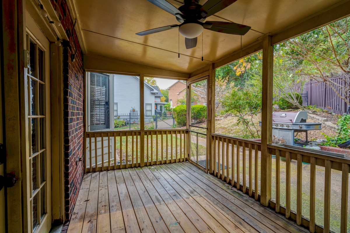 60 Ravenwood Hills Cir