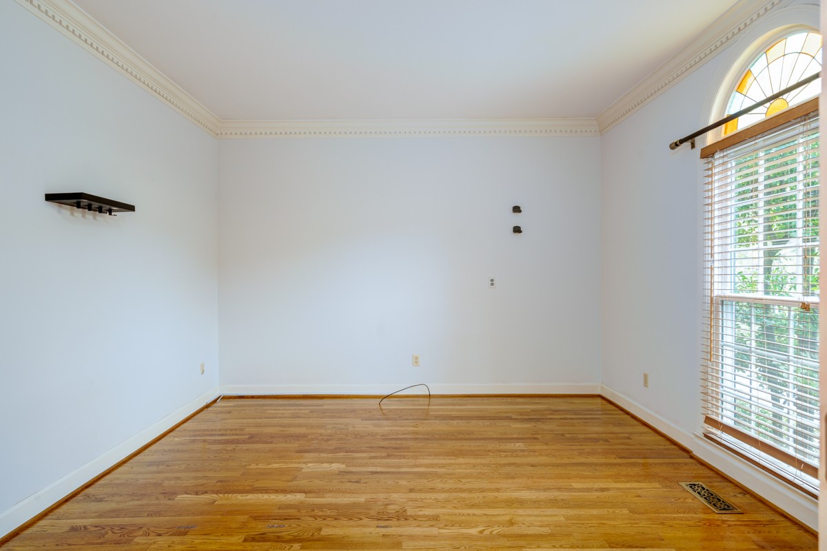 60 Ravenwood Hills Cir