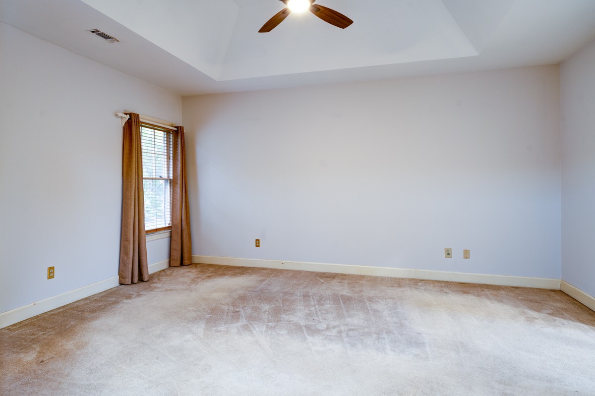 60 Ravenwood Hills Cir