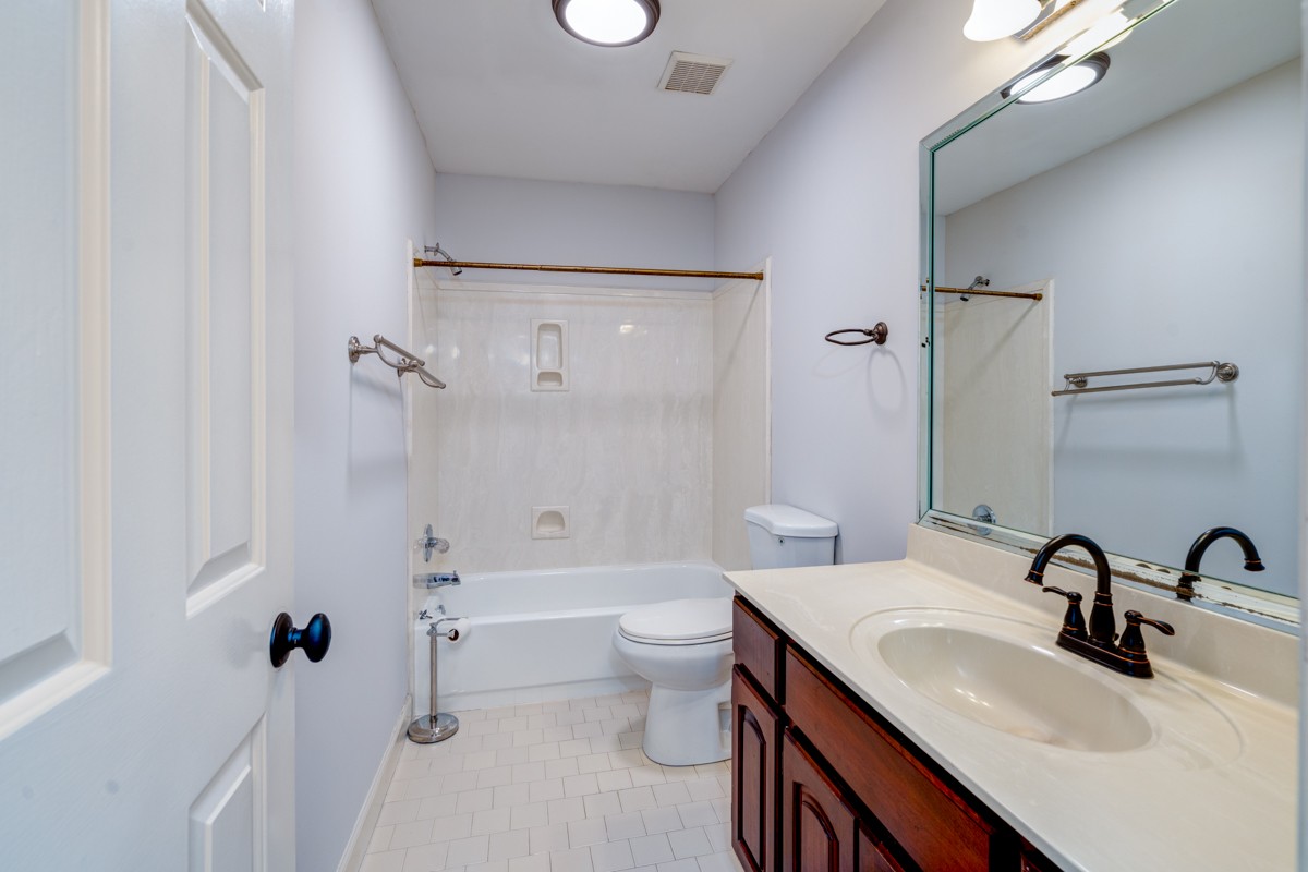 60 Ravenwood Hills Cir