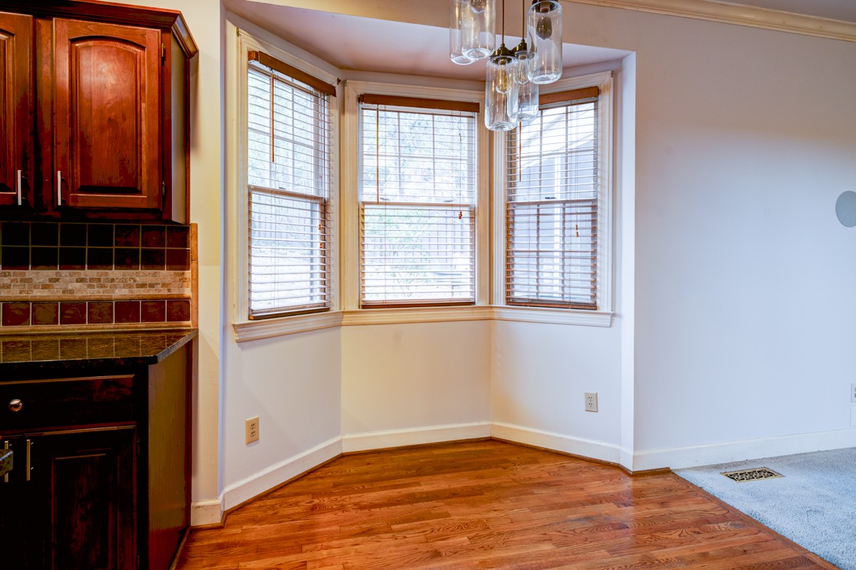 60 Ravenwood Hills Cir