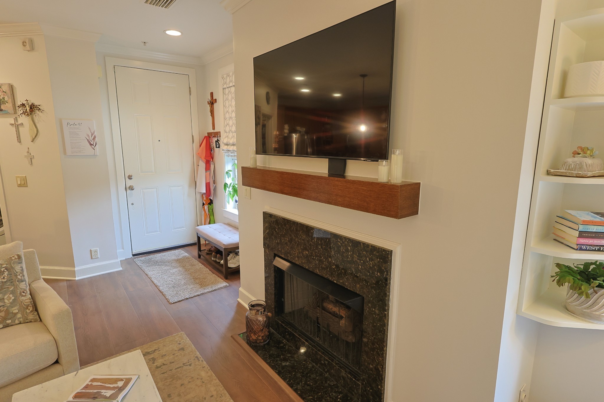 307 Seven Springs Way Unit: 304