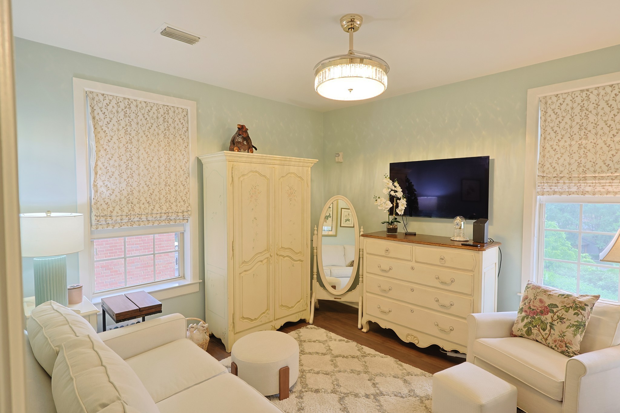 307 Seven Springs Way Unit: 304