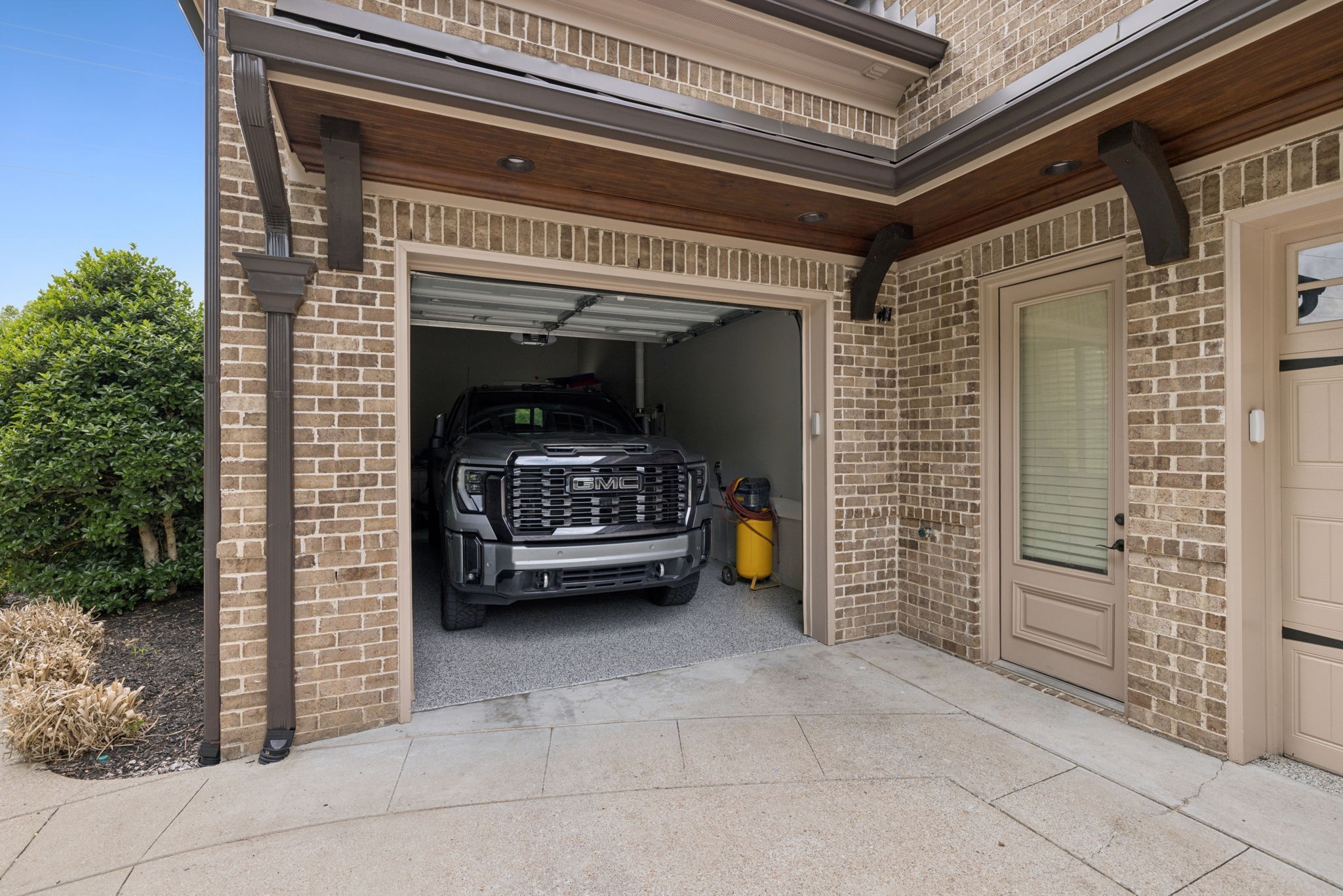 2433 Durham Manor Dr