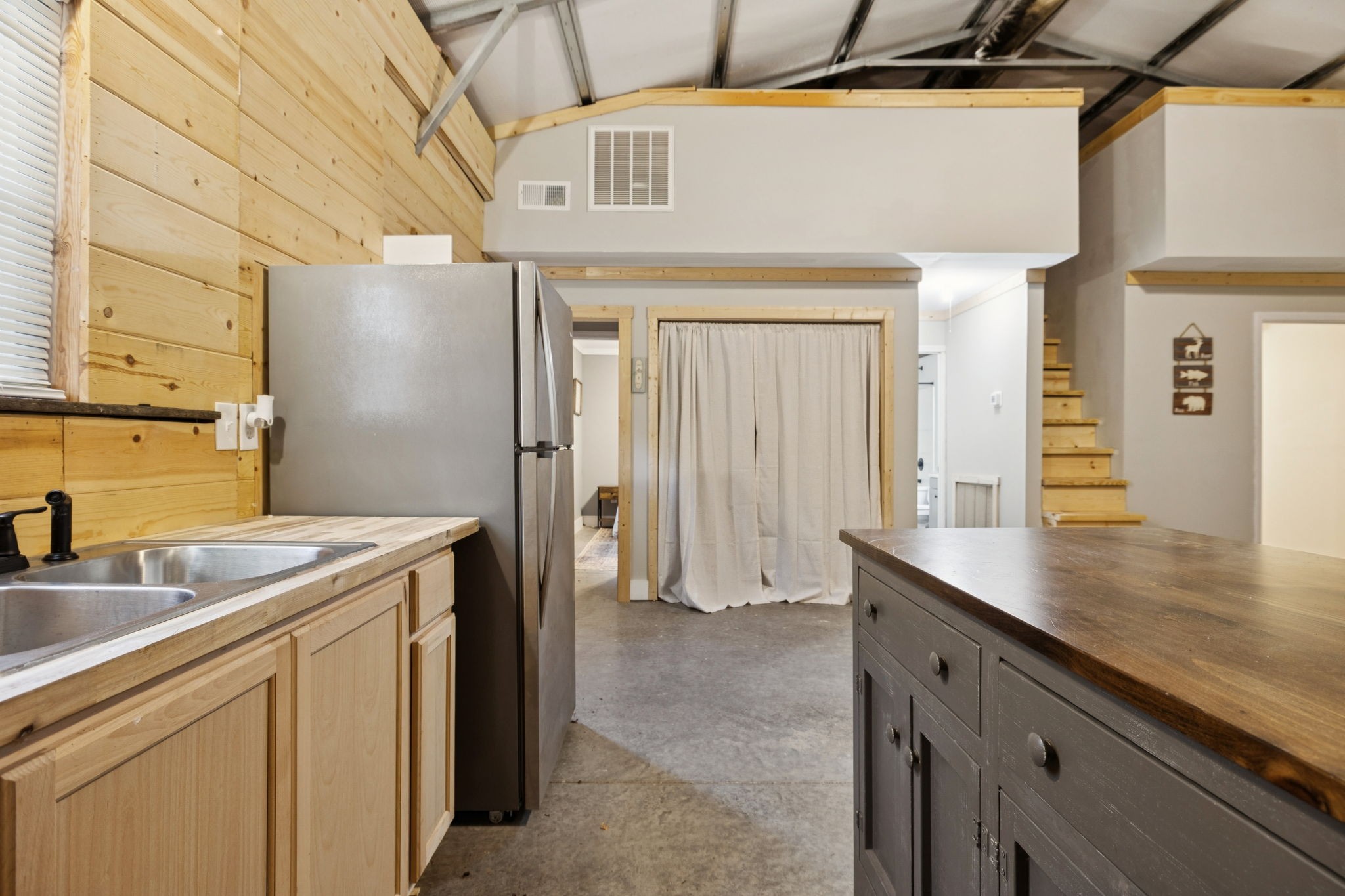 1399 Roberts Creek Rd