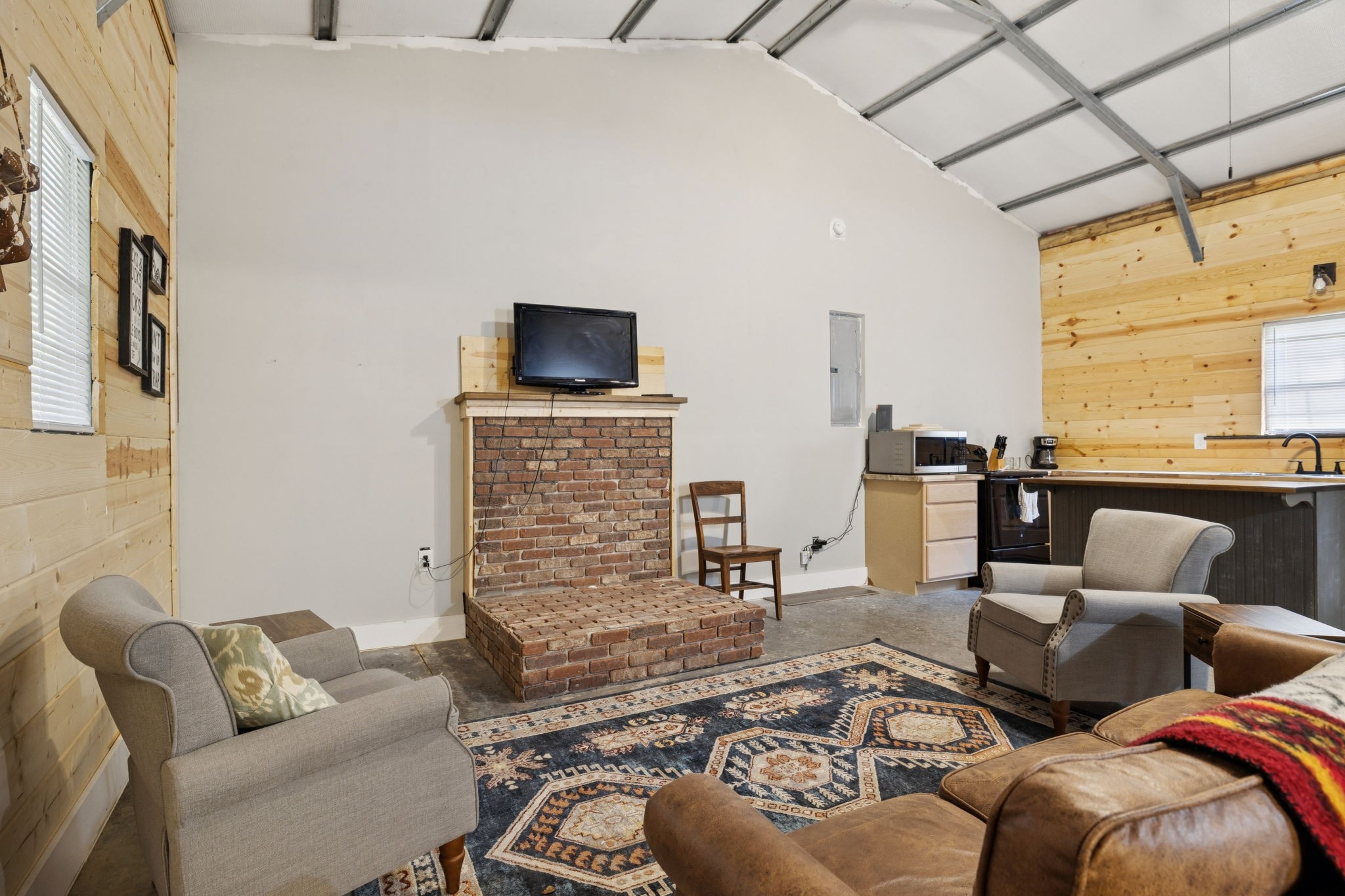 1399 Roberts Creek Rd