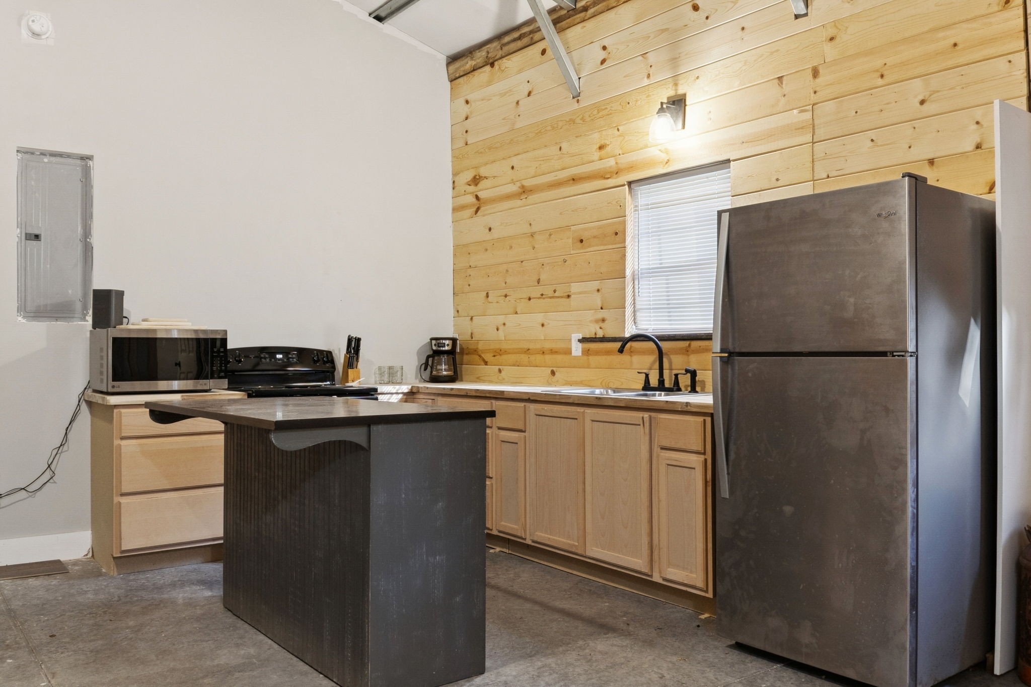 1399 Roberts Creek Rd