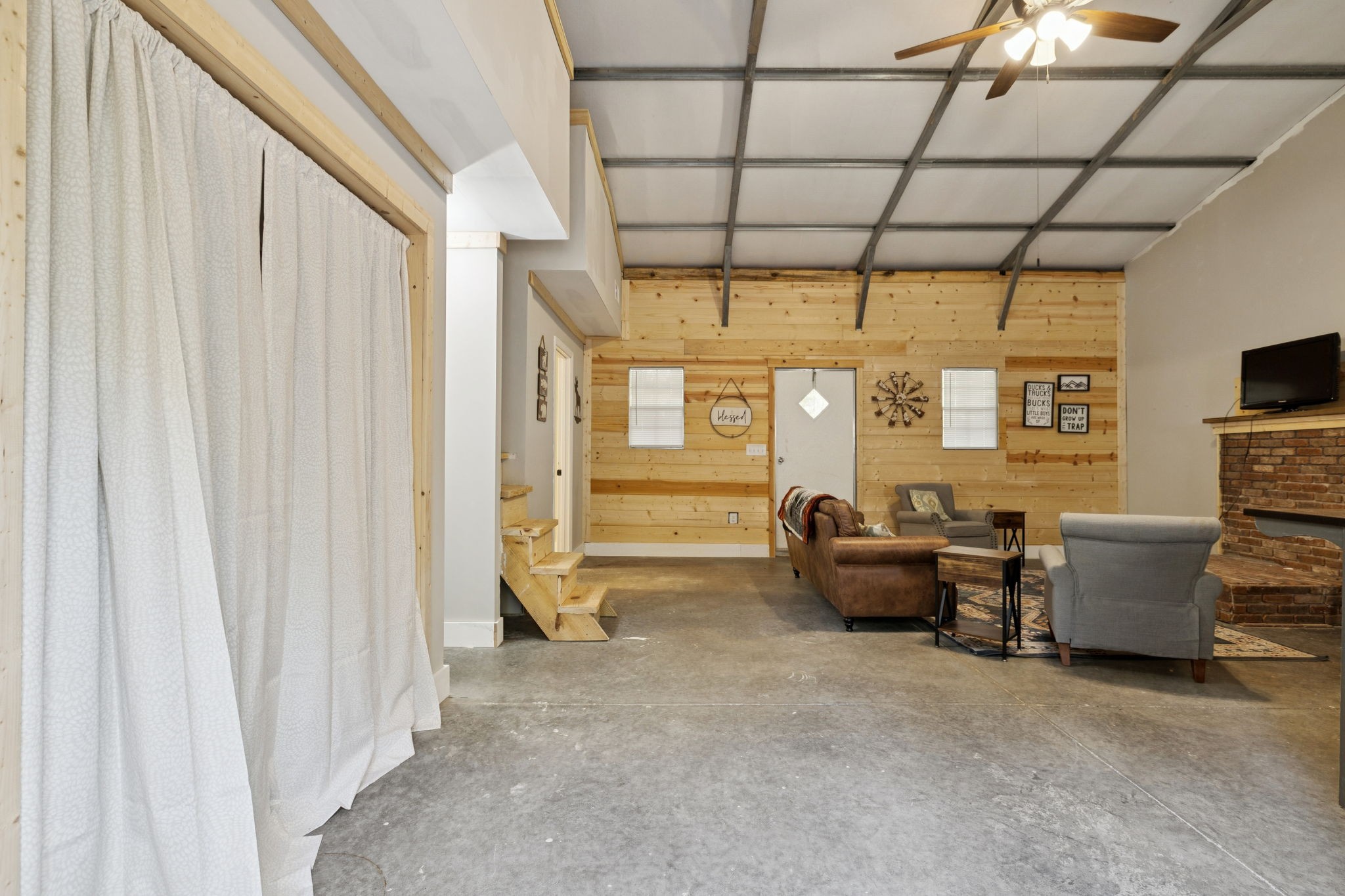 1399 Roberts Creek Rd