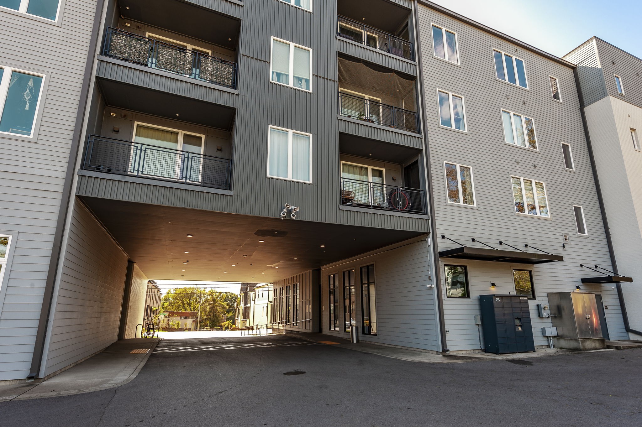 1041 E Trinity Ln Unit: 301