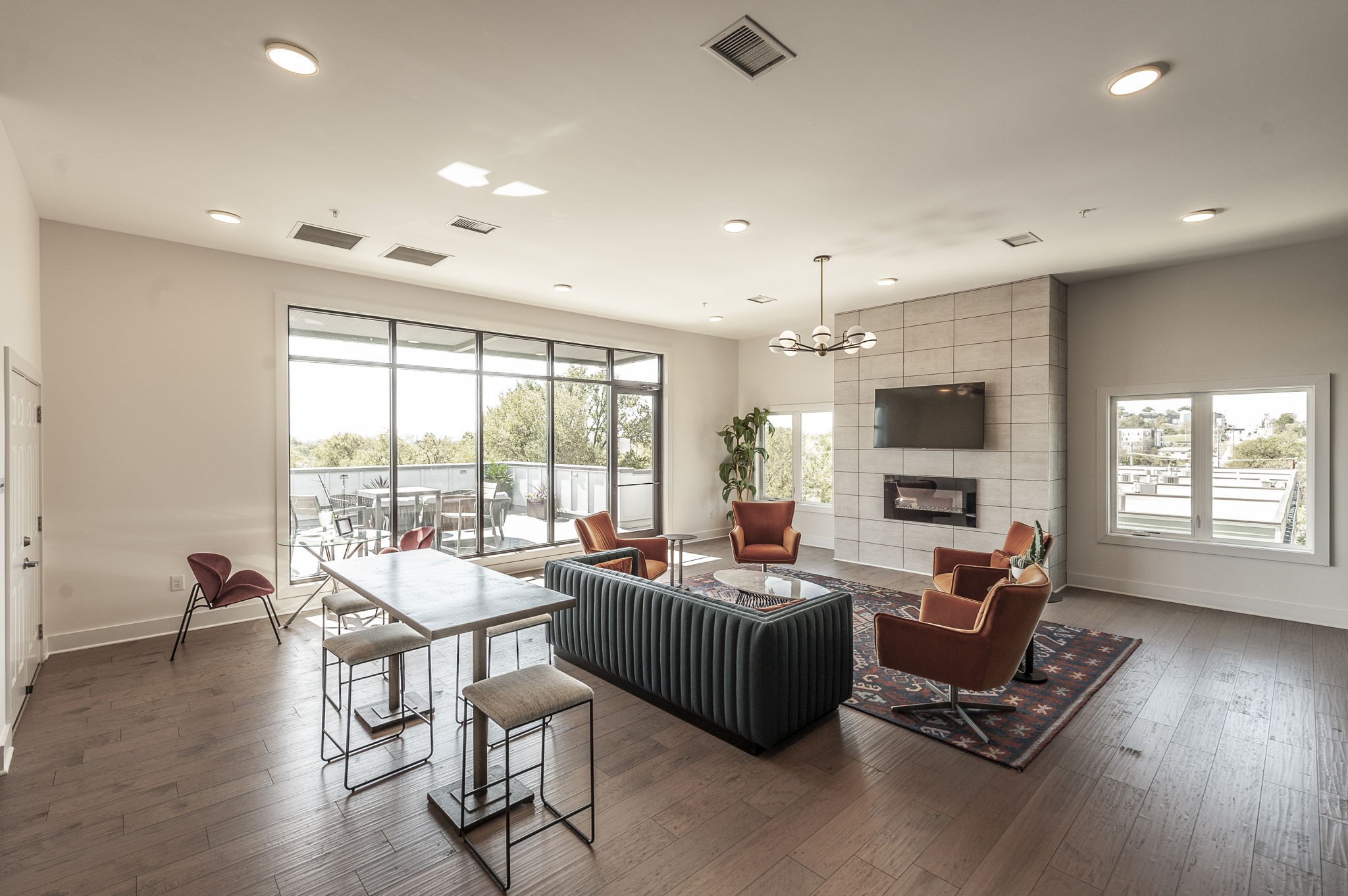 1041 E Trinity Ln Unit: 301