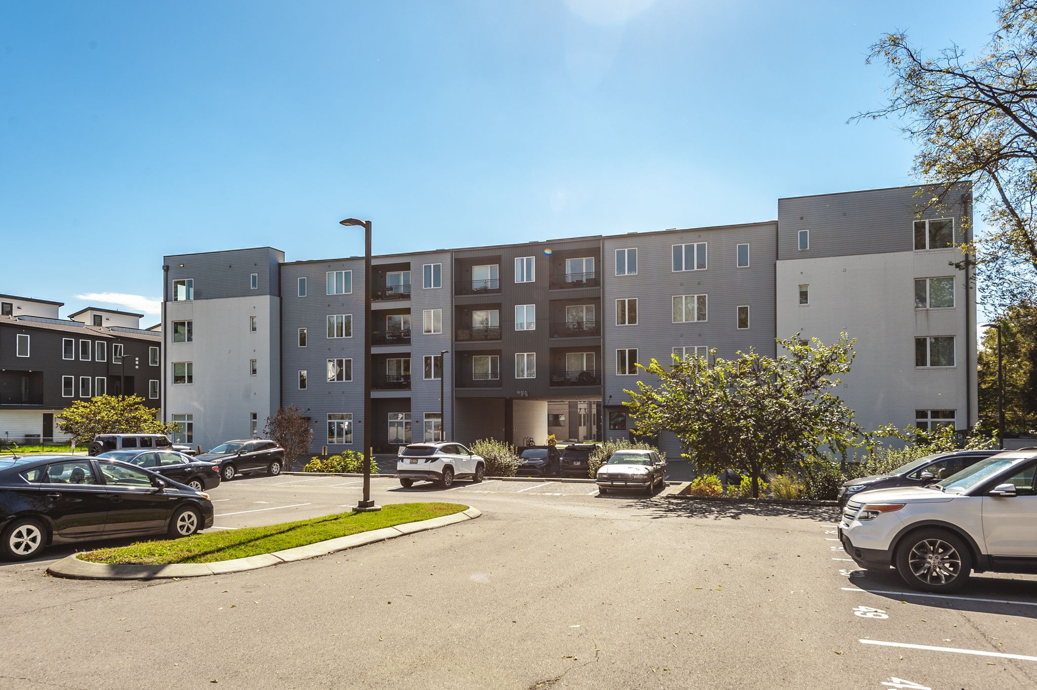 1041 E Trinity Ln Unit: 301