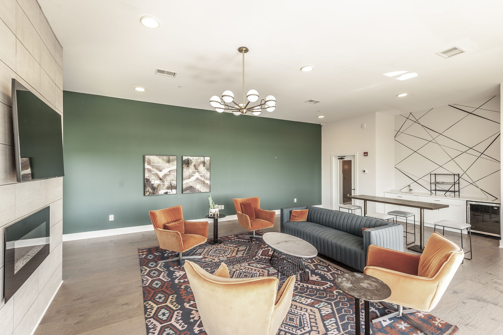 1041 E Trinity Ln Unit: 301