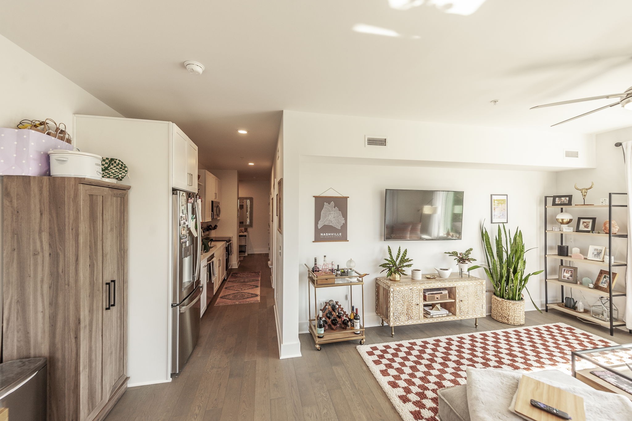 1041 E Trinity Ln Unit: 301