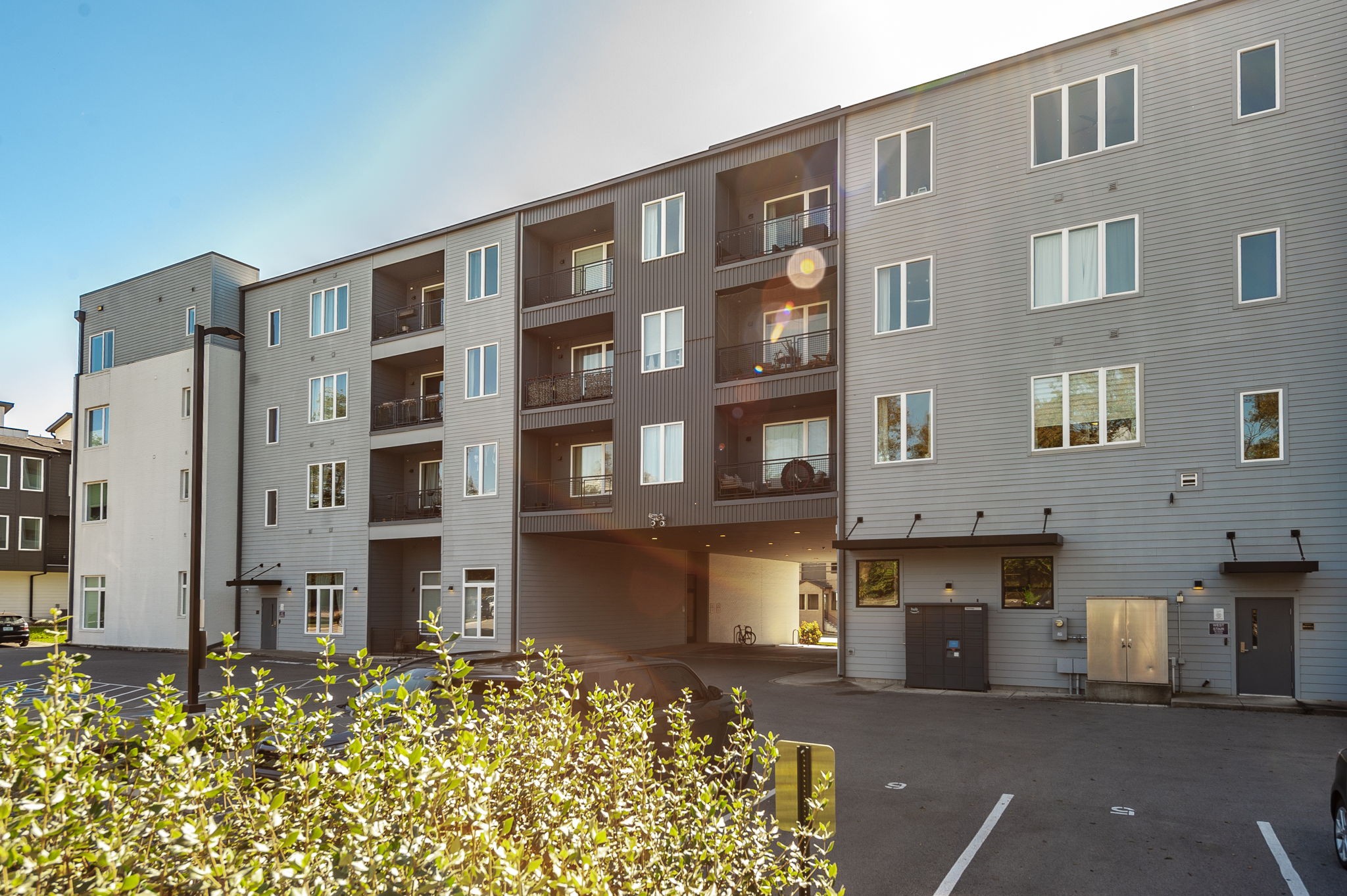 1041 E Trinity Ln Unit: 301