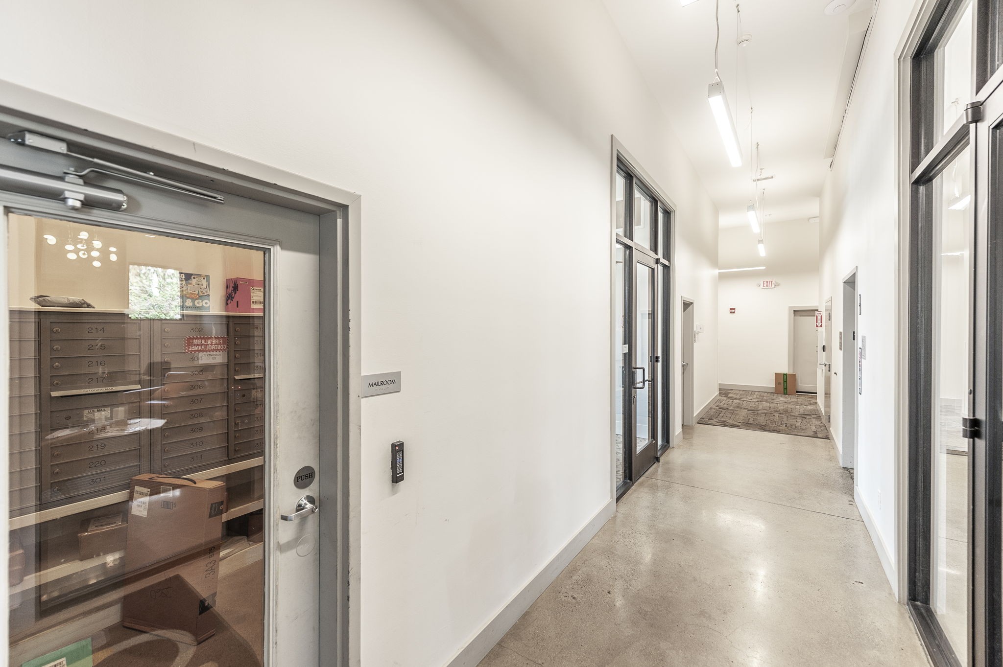 1041 E Trinity Ln Unit: 301