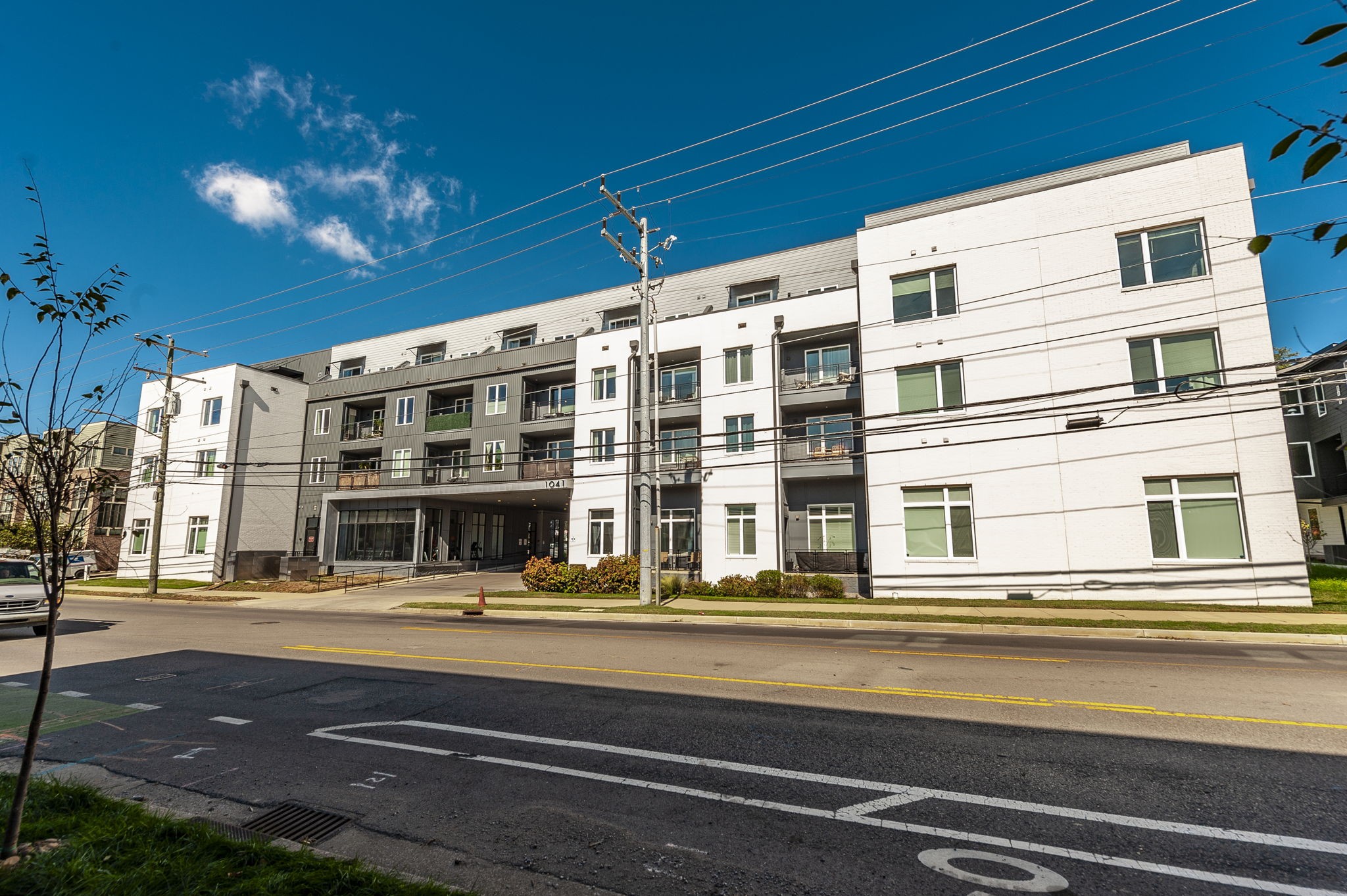 1041 E Trinity Ln Unit: 301