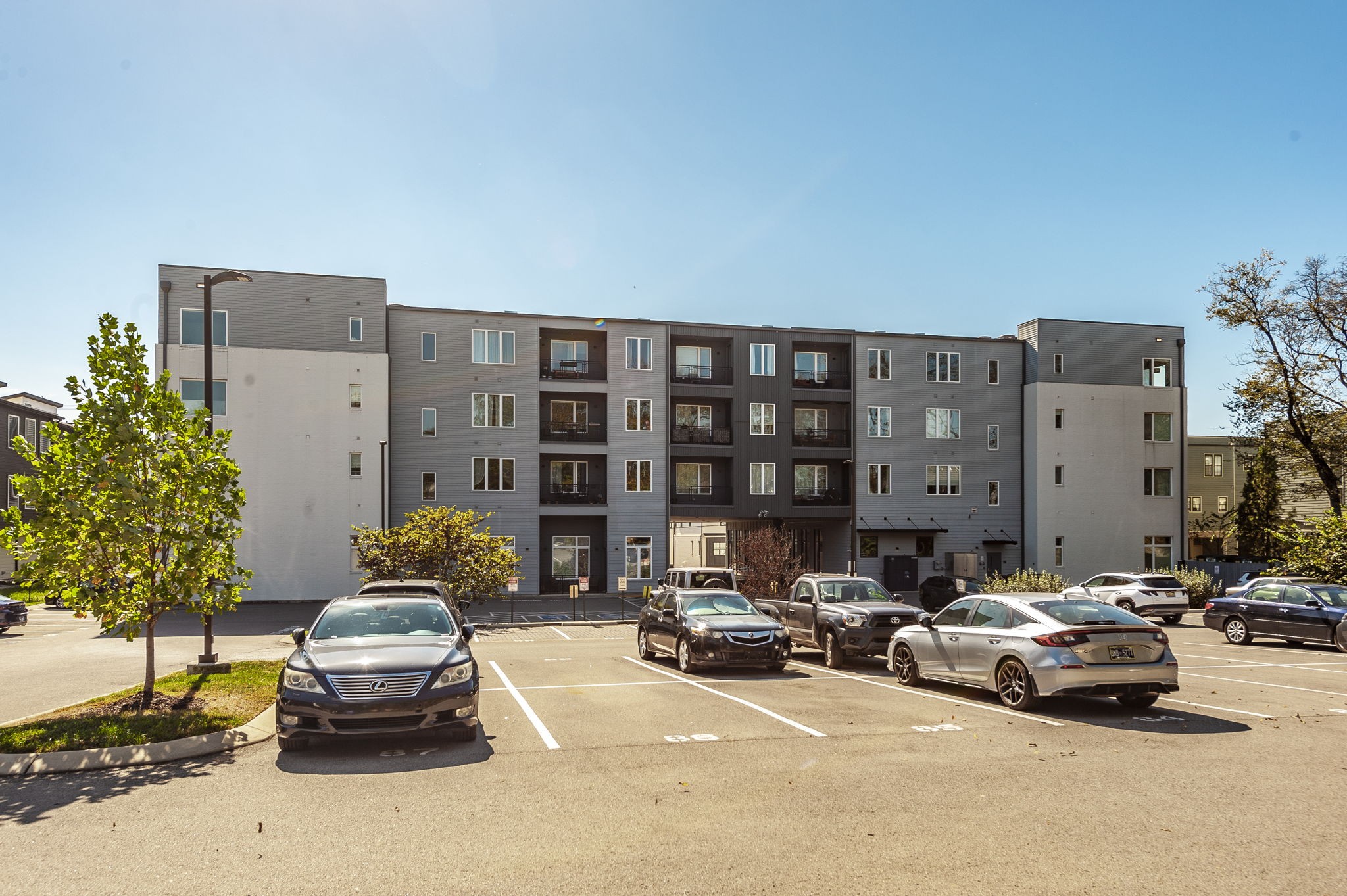 1041 E Trinity Ln Unit: 301