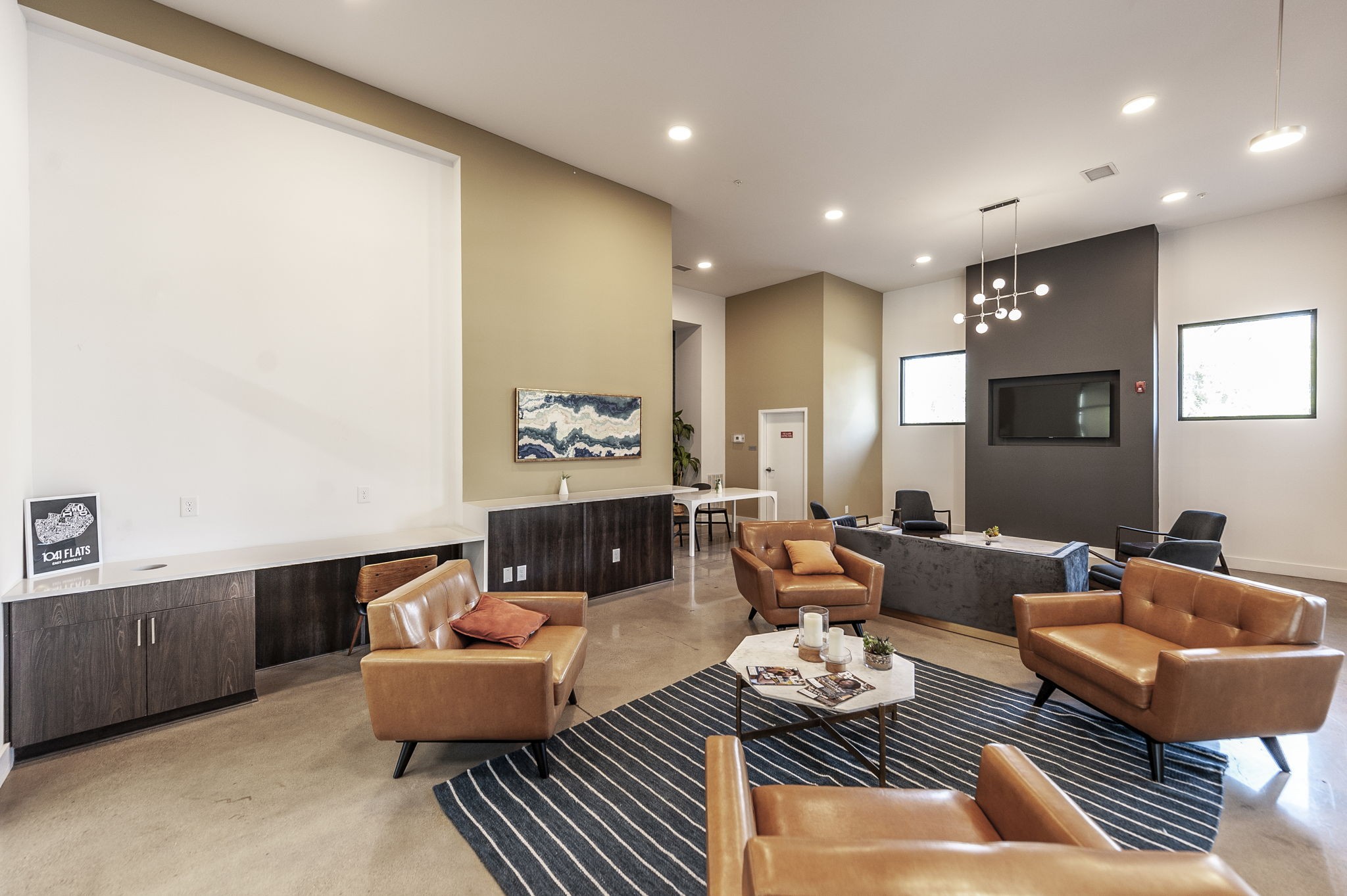 1041 E Trinity Ln Unit: 301