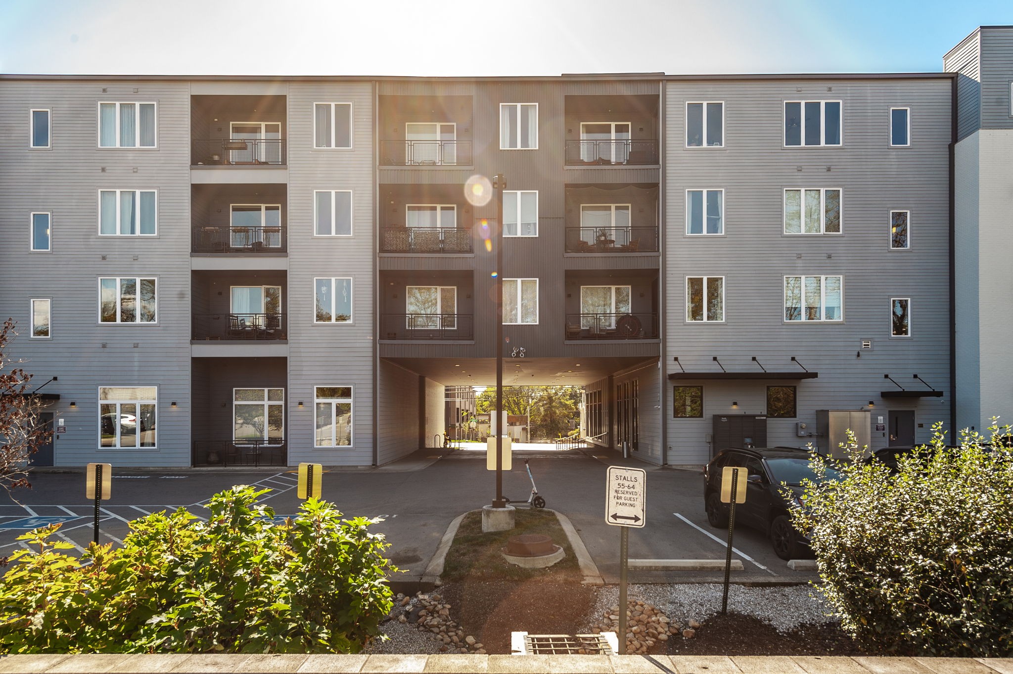 1041 E Trinity Ln Unit: 301