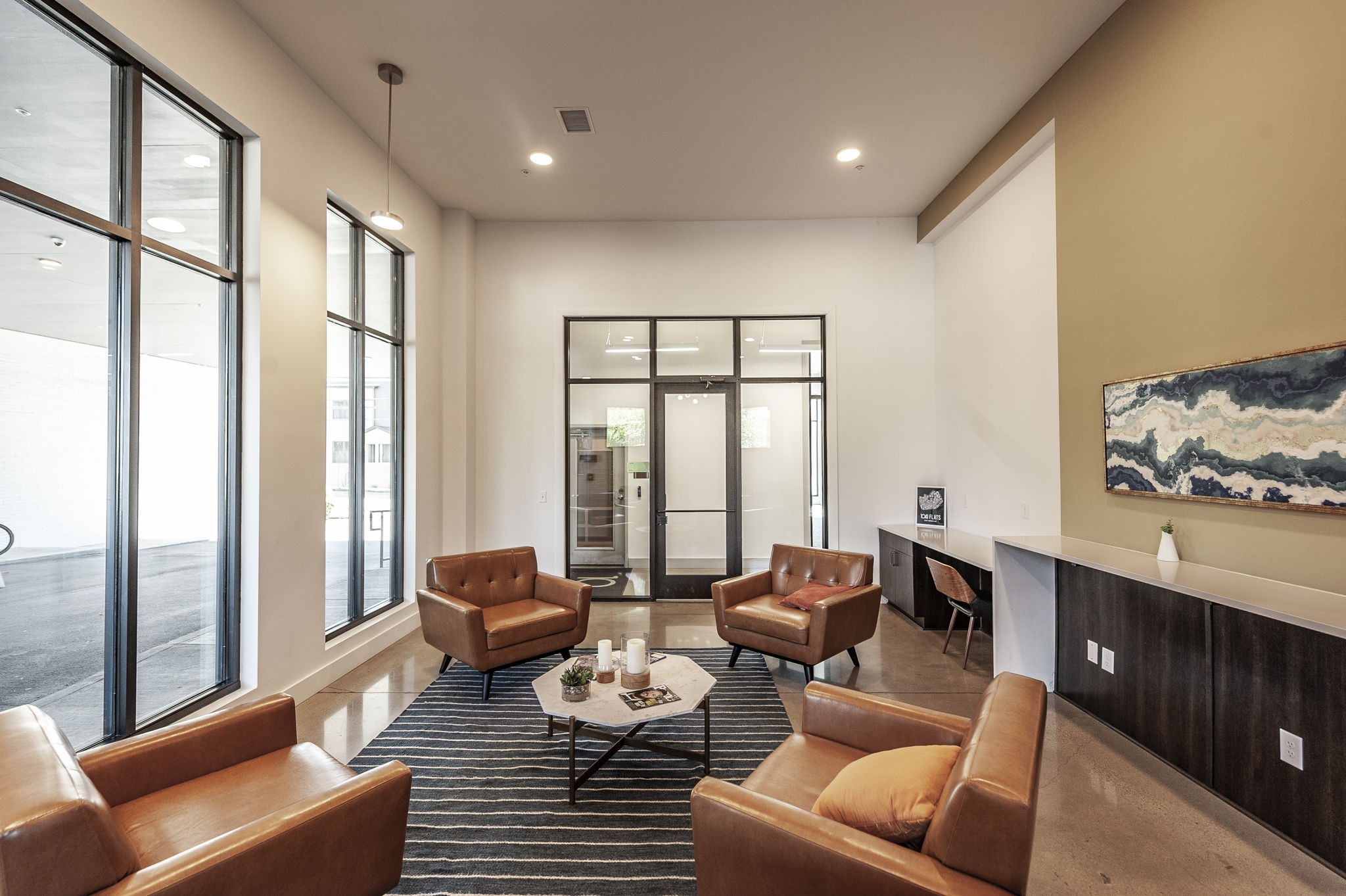 1041 E Trinity Ln Unit: 301