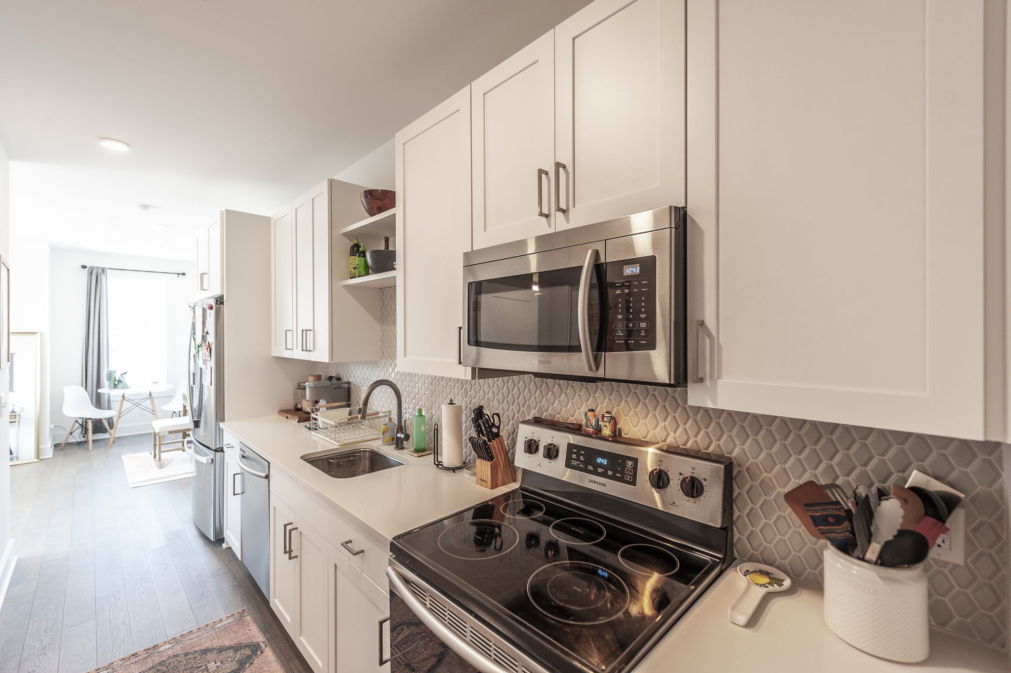 1041 E Trinity Ln Unit: 301