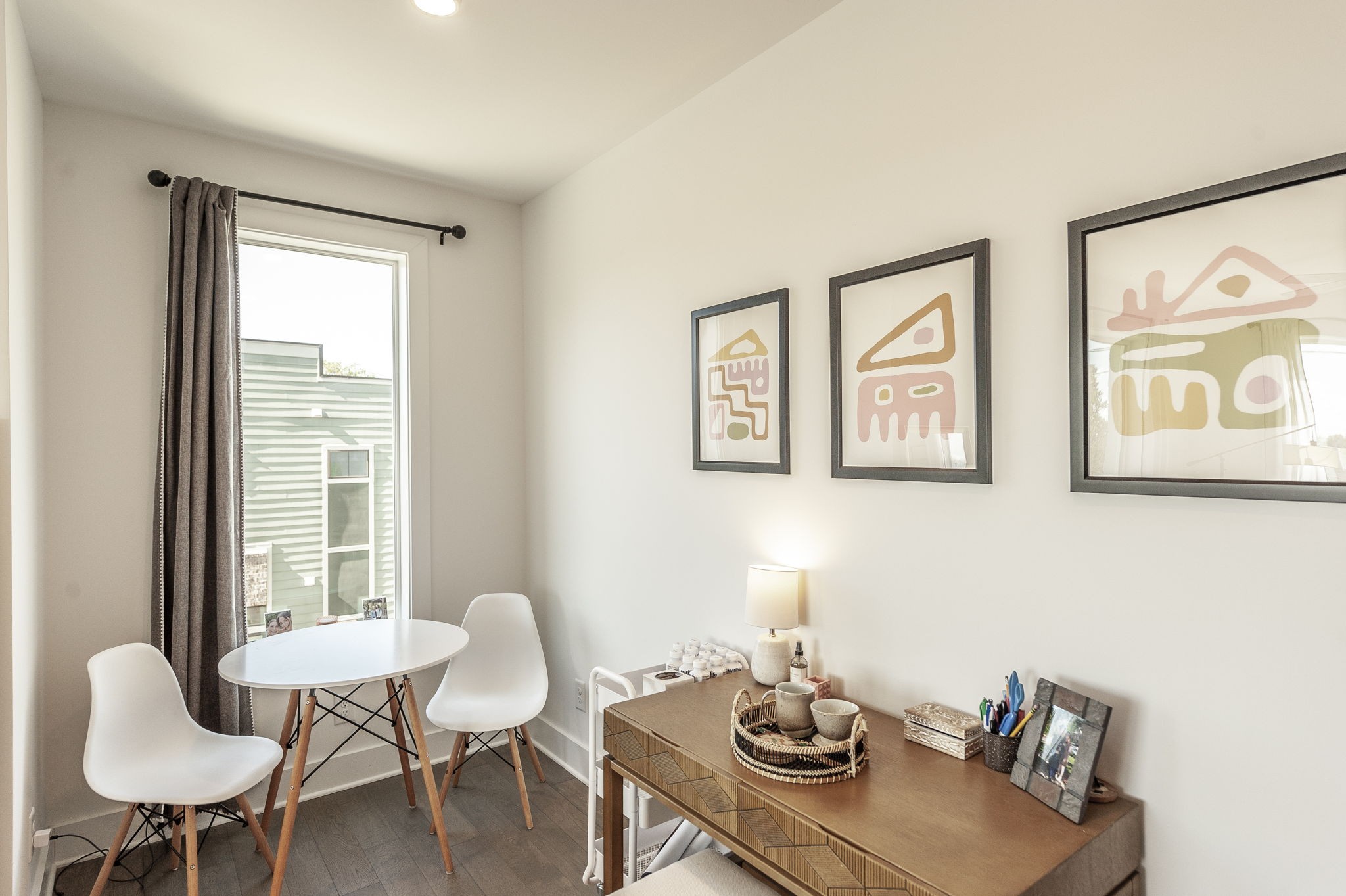 1041 E Trinity Ln Unit: 301