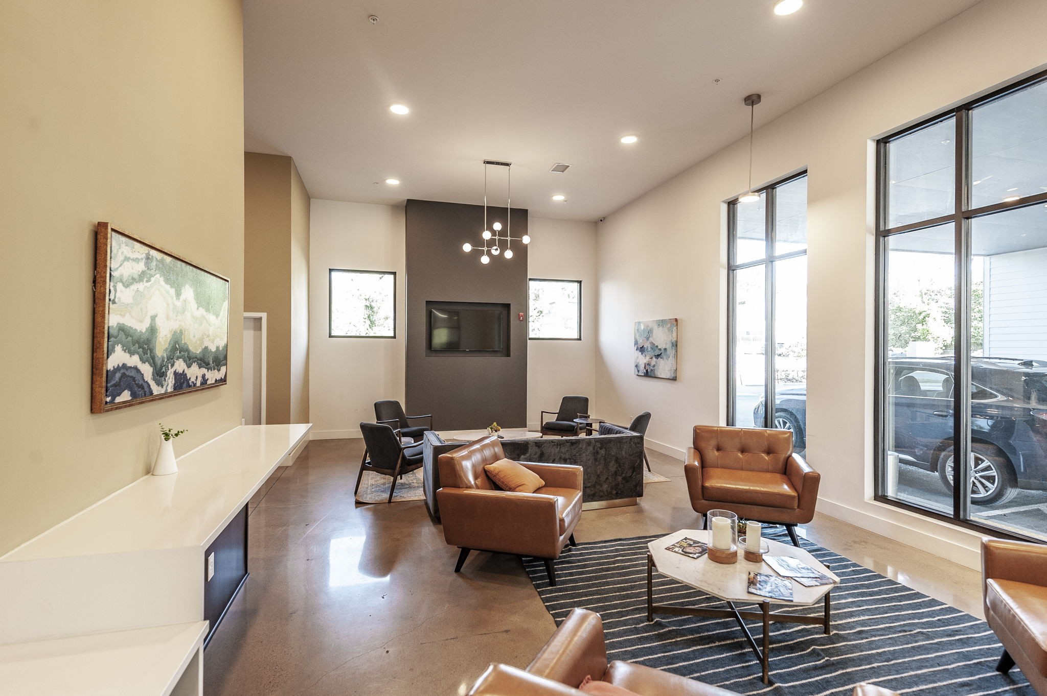 1041 E Trinity Ln Unit: 301