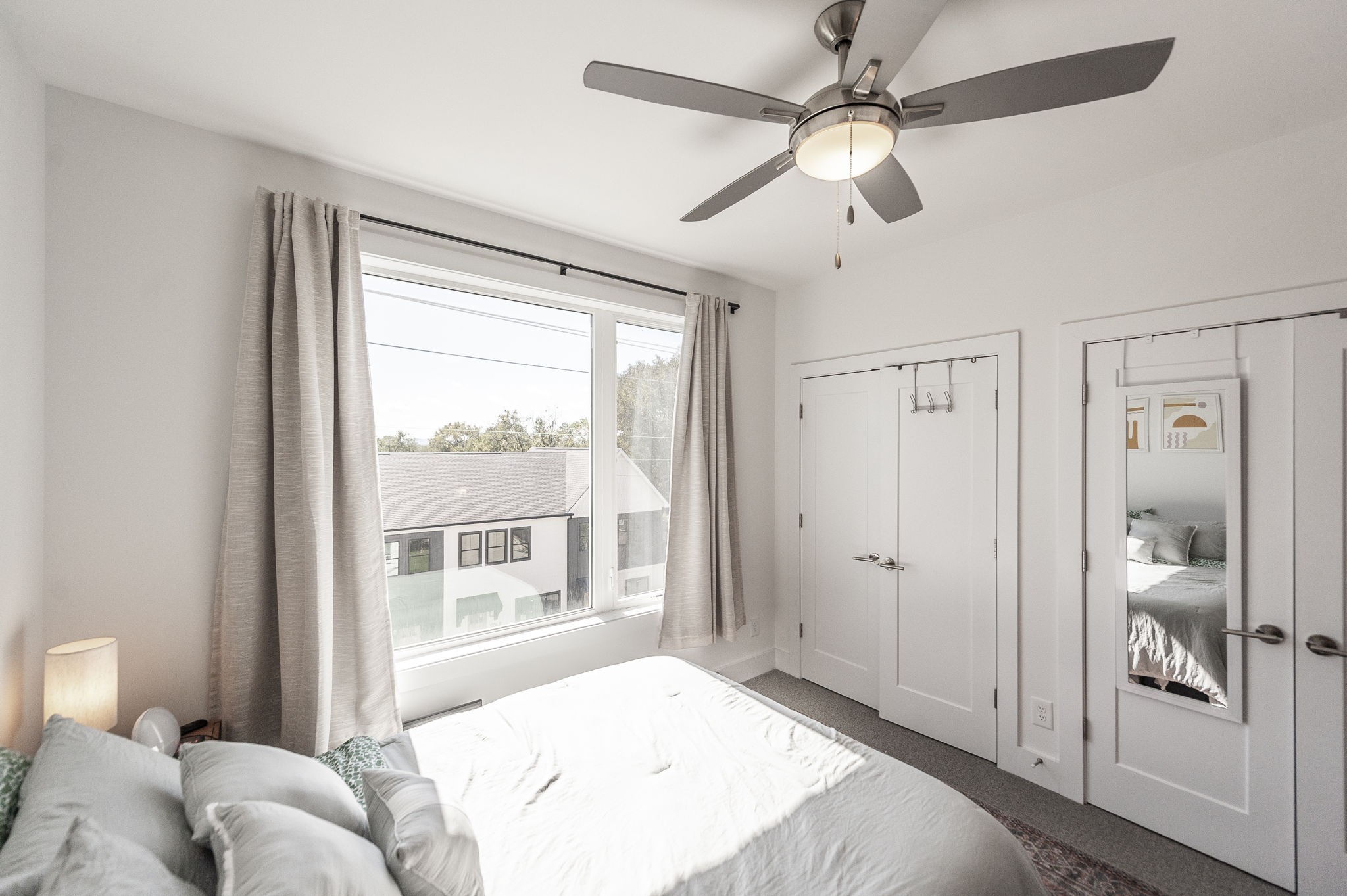 1041 E Trinity Ln Unit: 301