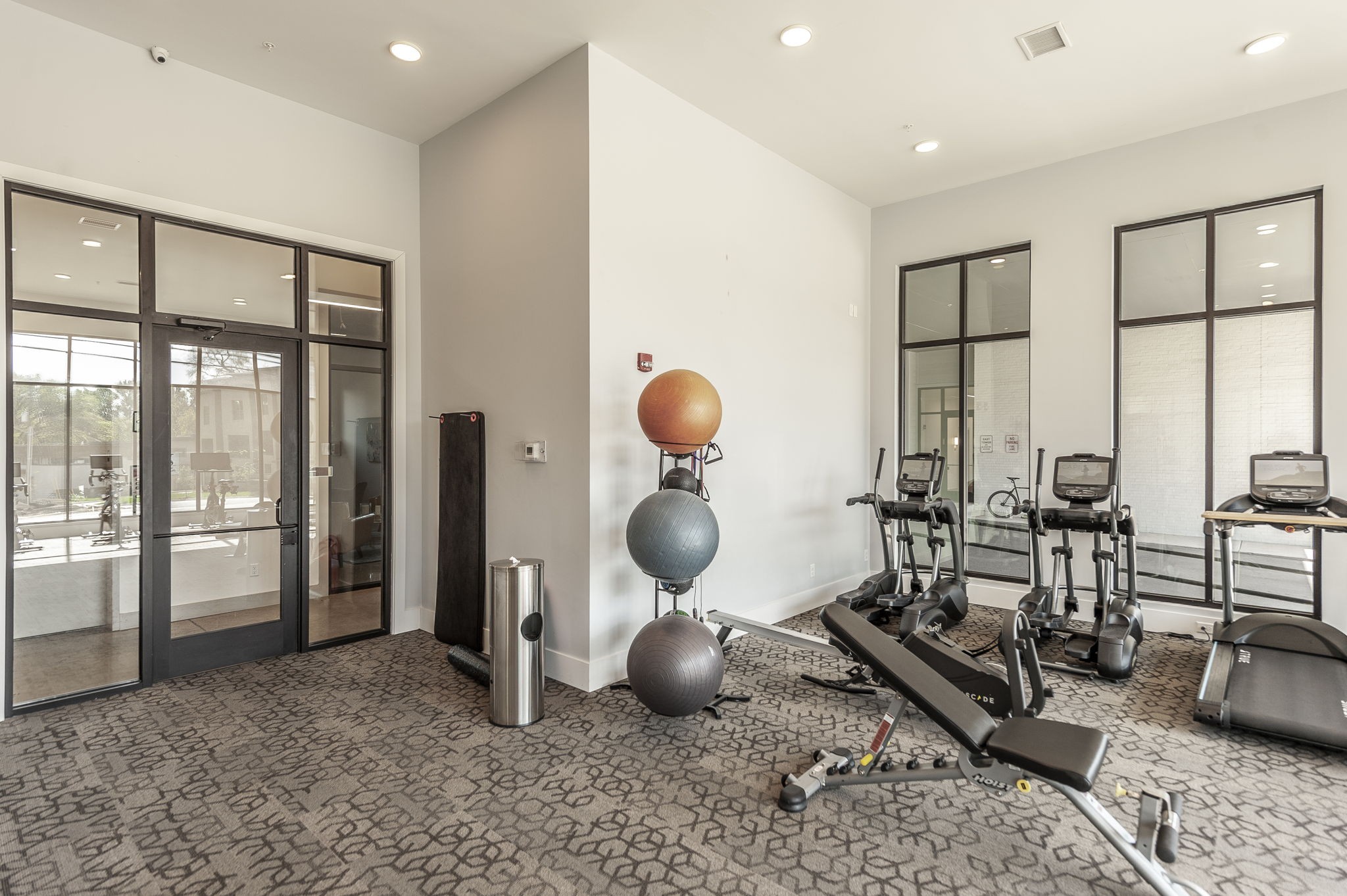 1041 E Trinity Ln Unit: 301