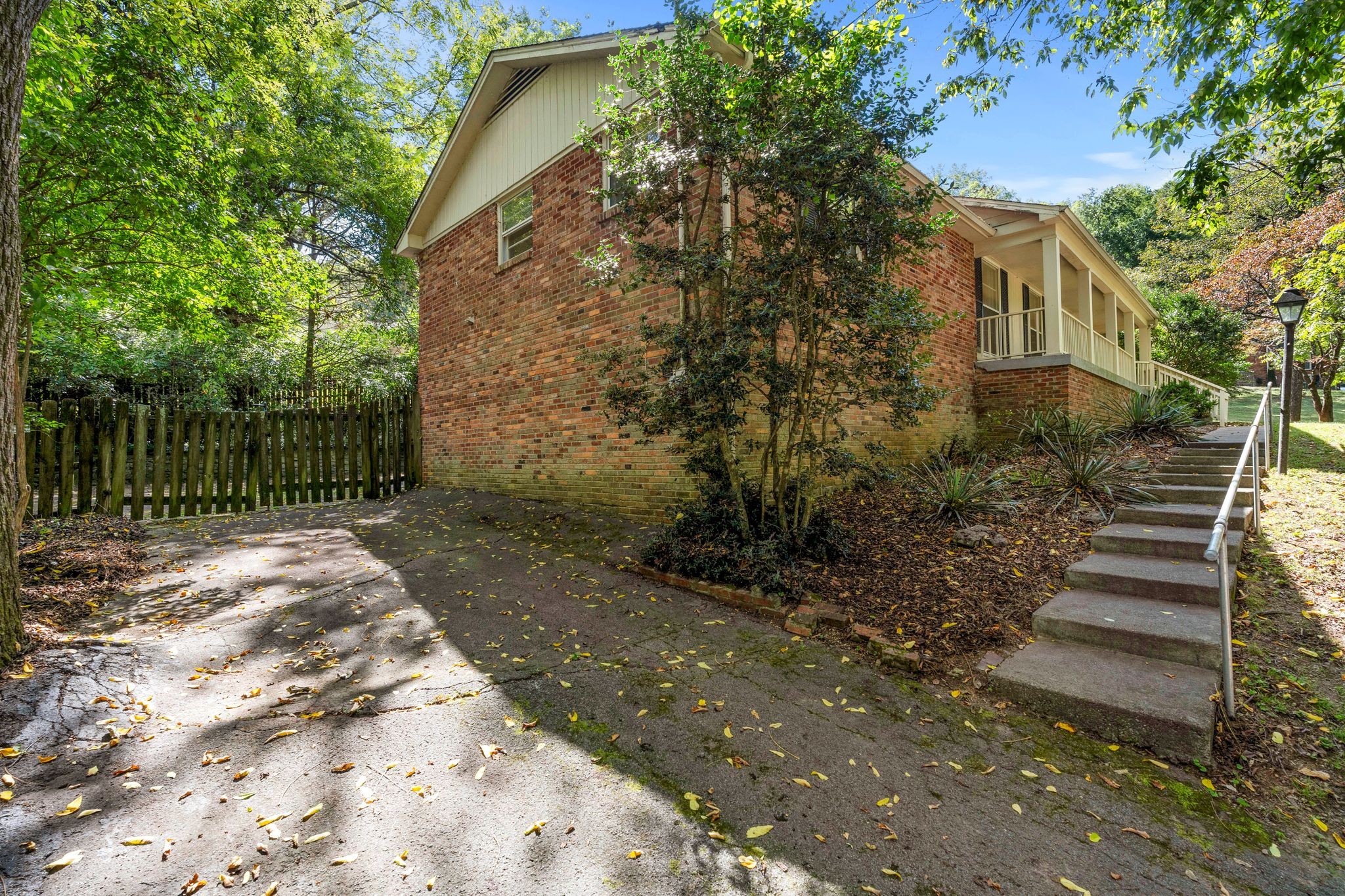 841 Highland Crest Dr