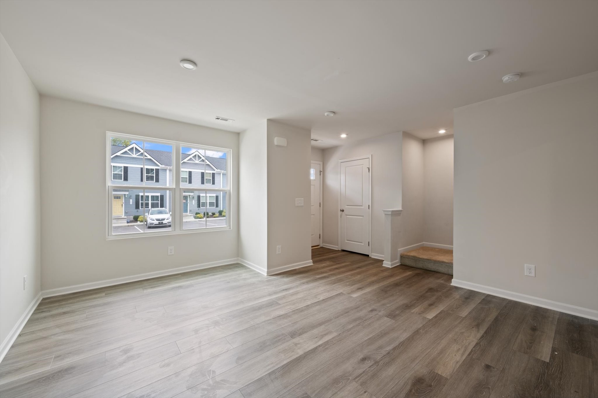 1607 Mountain Ash Ln