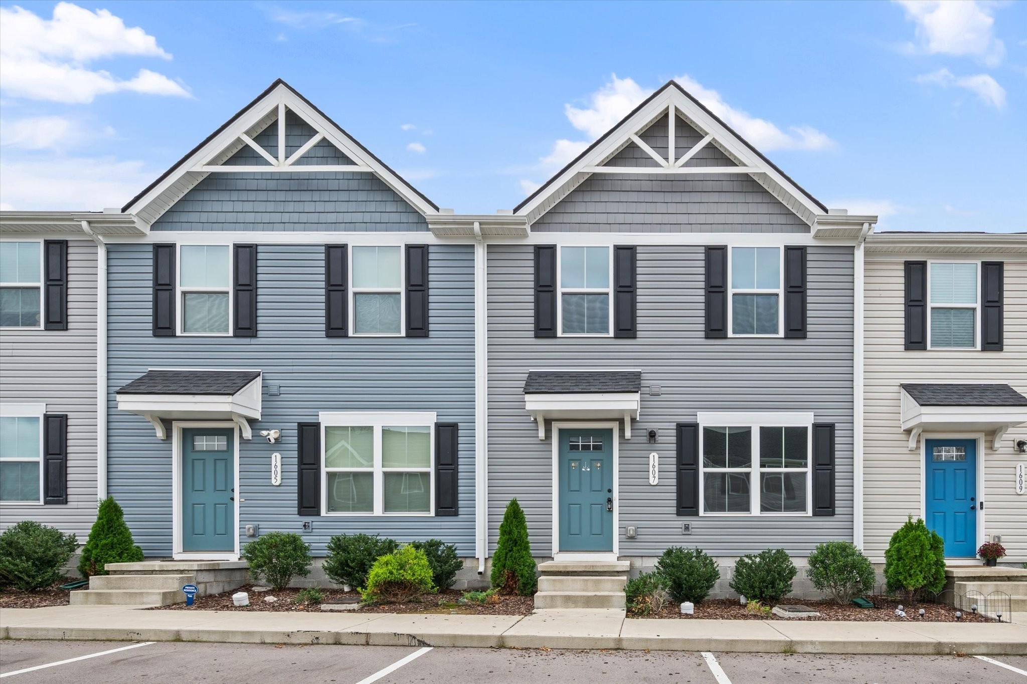 1607 Mountain Ash Ln