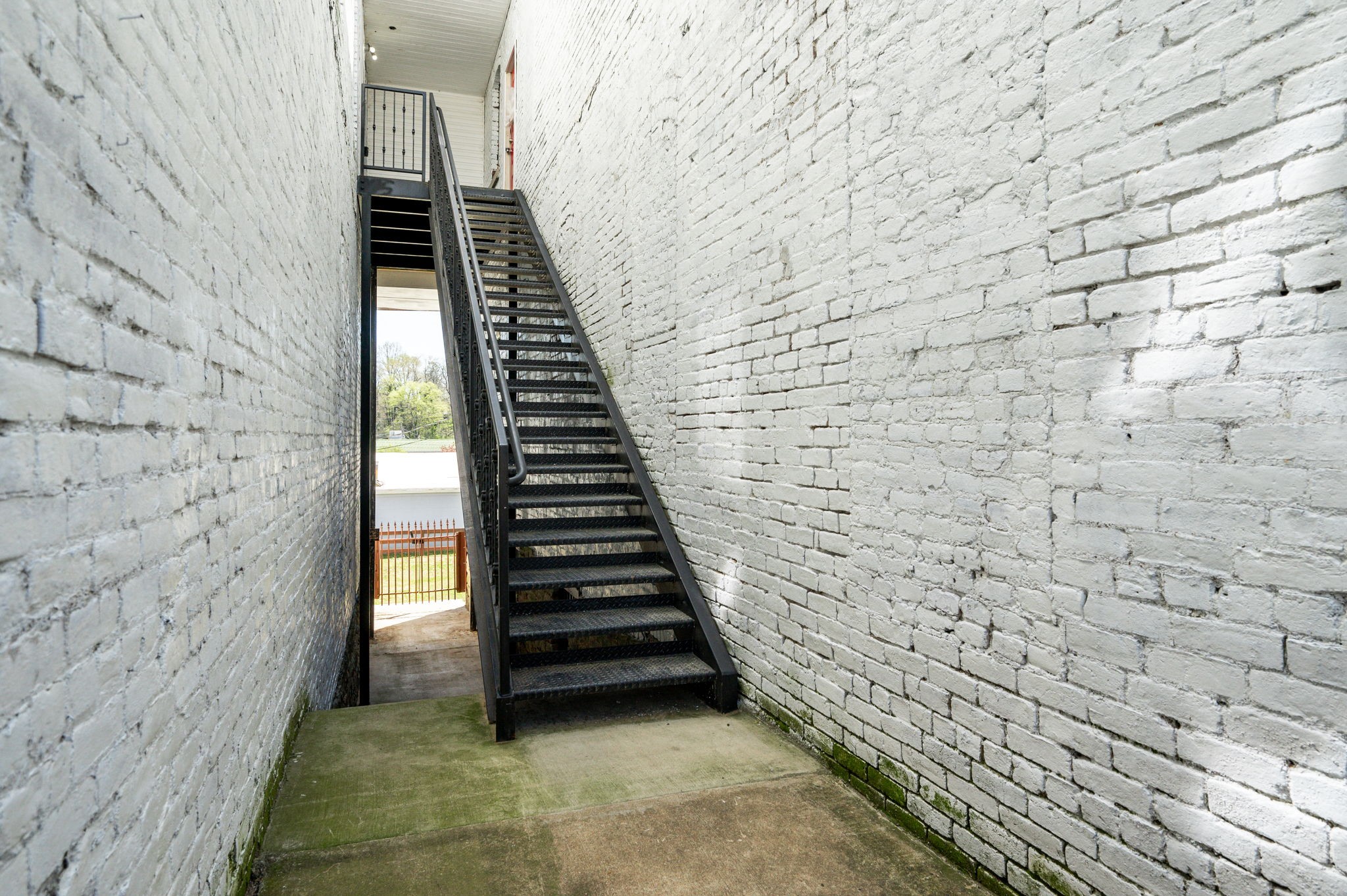 227 N 1st St Unit: Loft