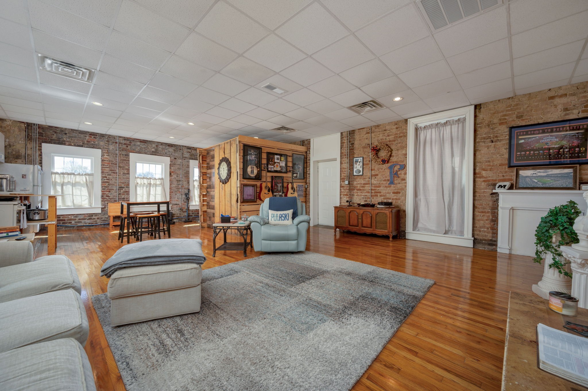 227 N 1st St Unit: Loft