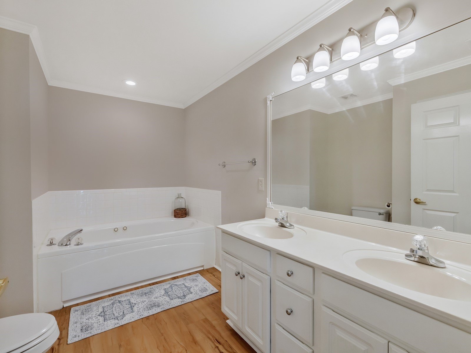 702 Forest Glen Circle