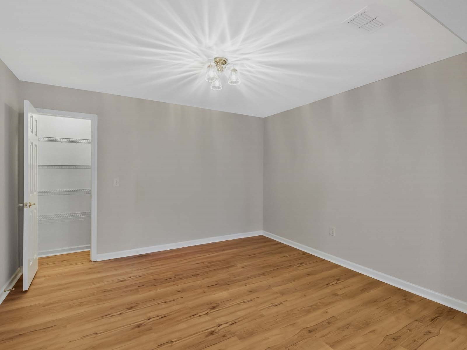 702 Forest Glen Circle