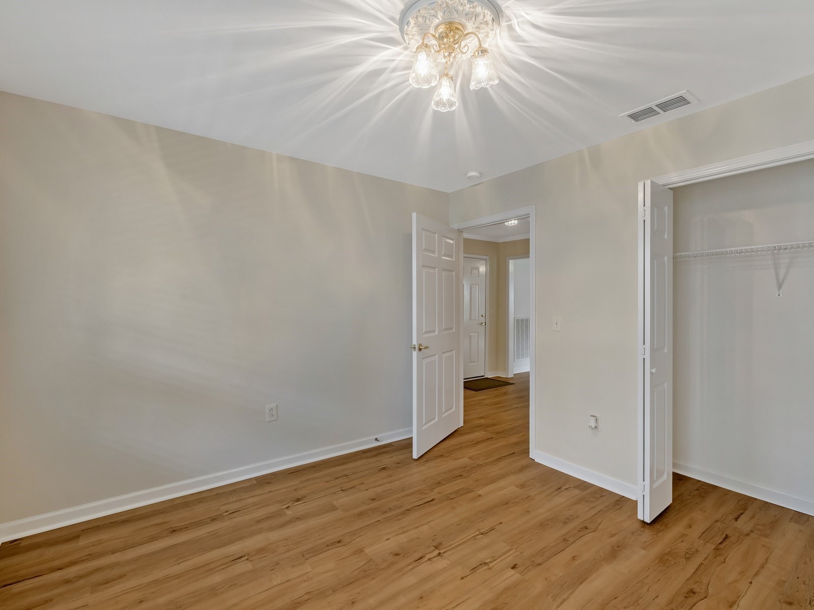 702 Forest Glen Circle